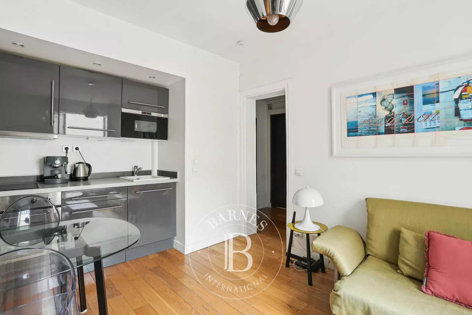 Paris  - Appartement 2 Pièces, 1 Chambre