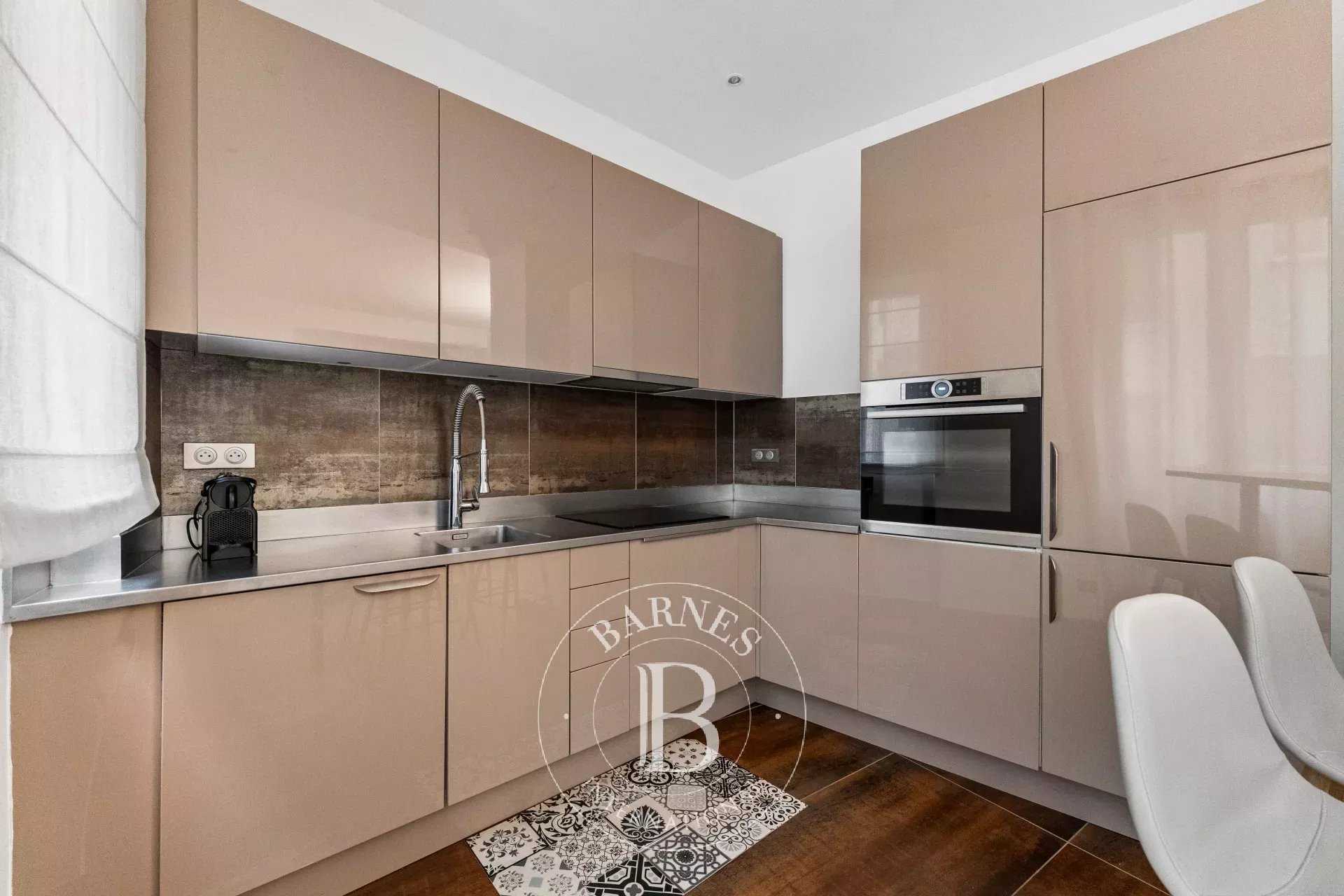 Paris  - Appartement 2 Pi&egrave;ces, 1 Chambre