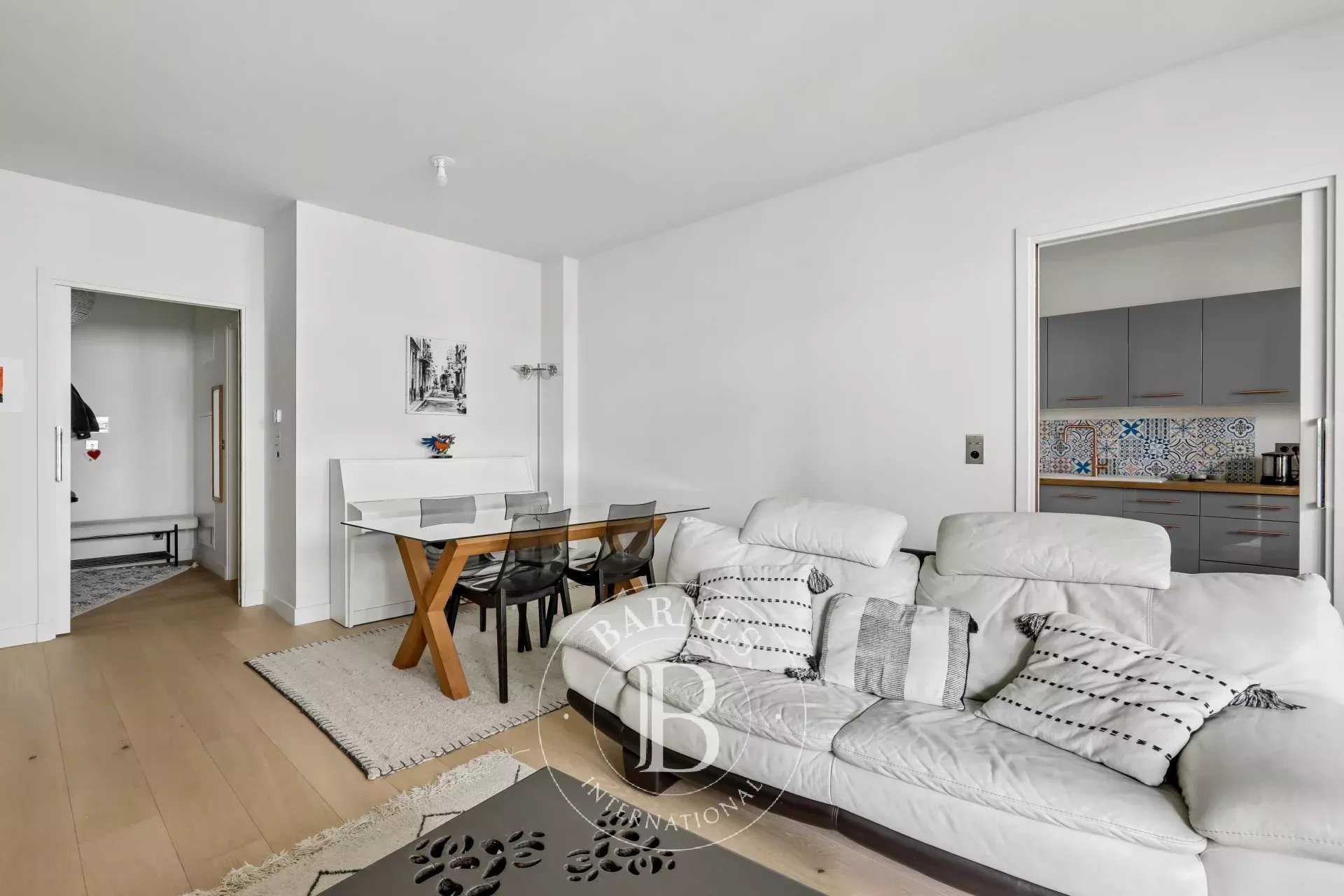 Paris  - Appartement 3 Pi&egrave;ces 2 Chambres