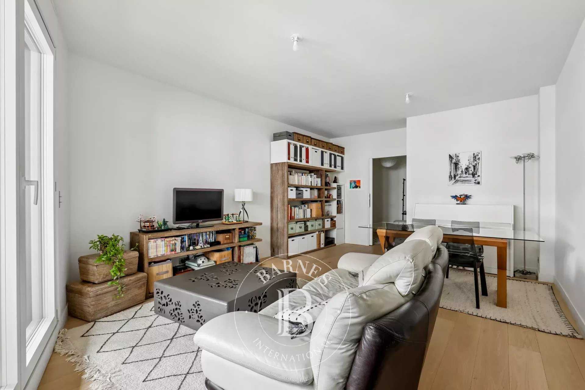 Paris  - Appartement 3 Pi&egrave;ces 2 Chambres