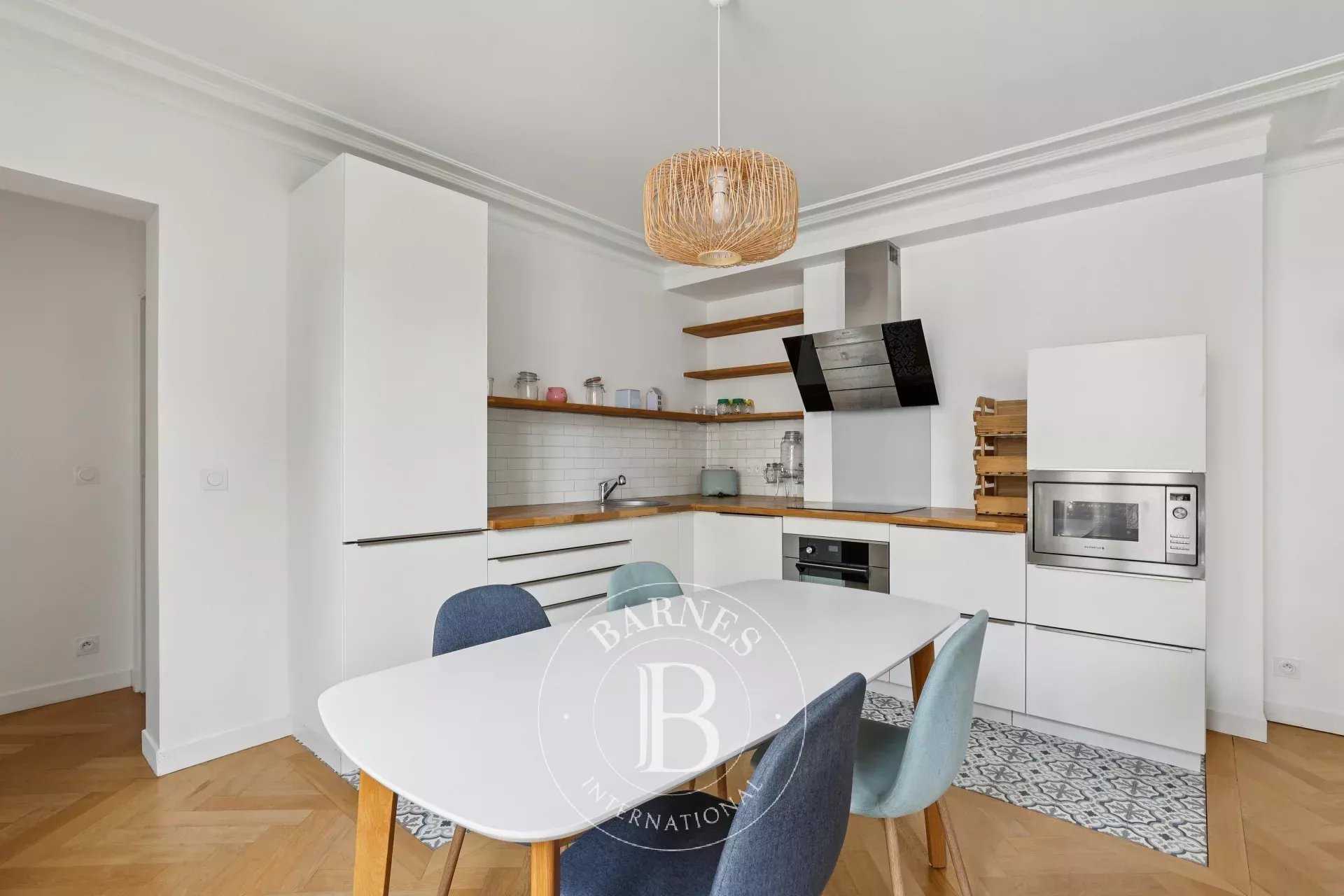 Paris  - Appartement 3 Pi&egrave;ces 2 Chambres