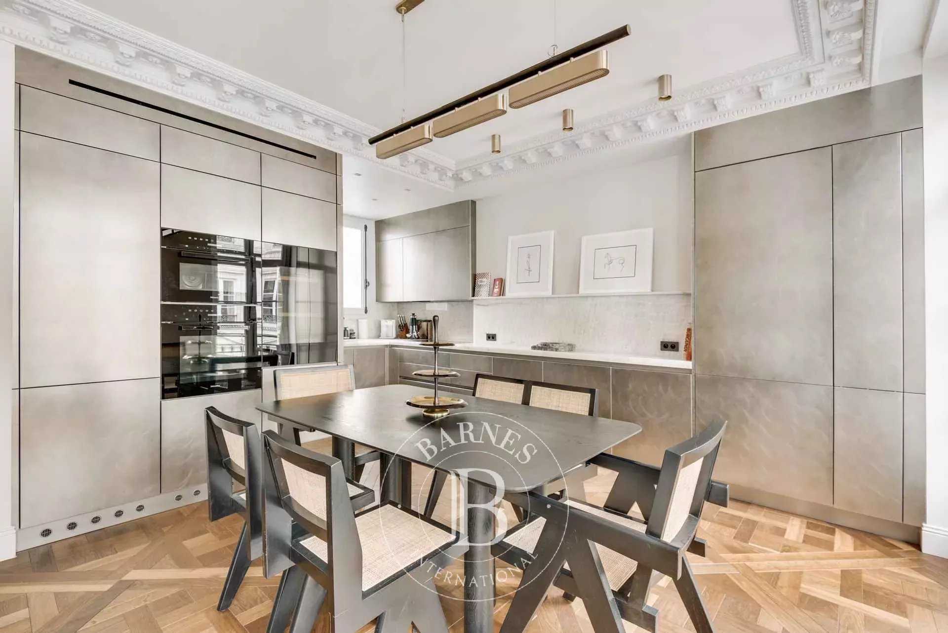 Paris  - Appartement 4 Pièces 2 Chambres