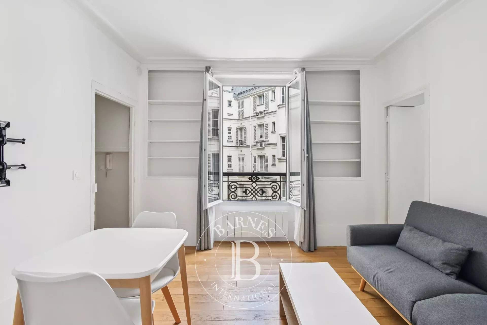 Paris  - Appartement 2 Pi&egrave;ces, 1 Chambre - picture 2