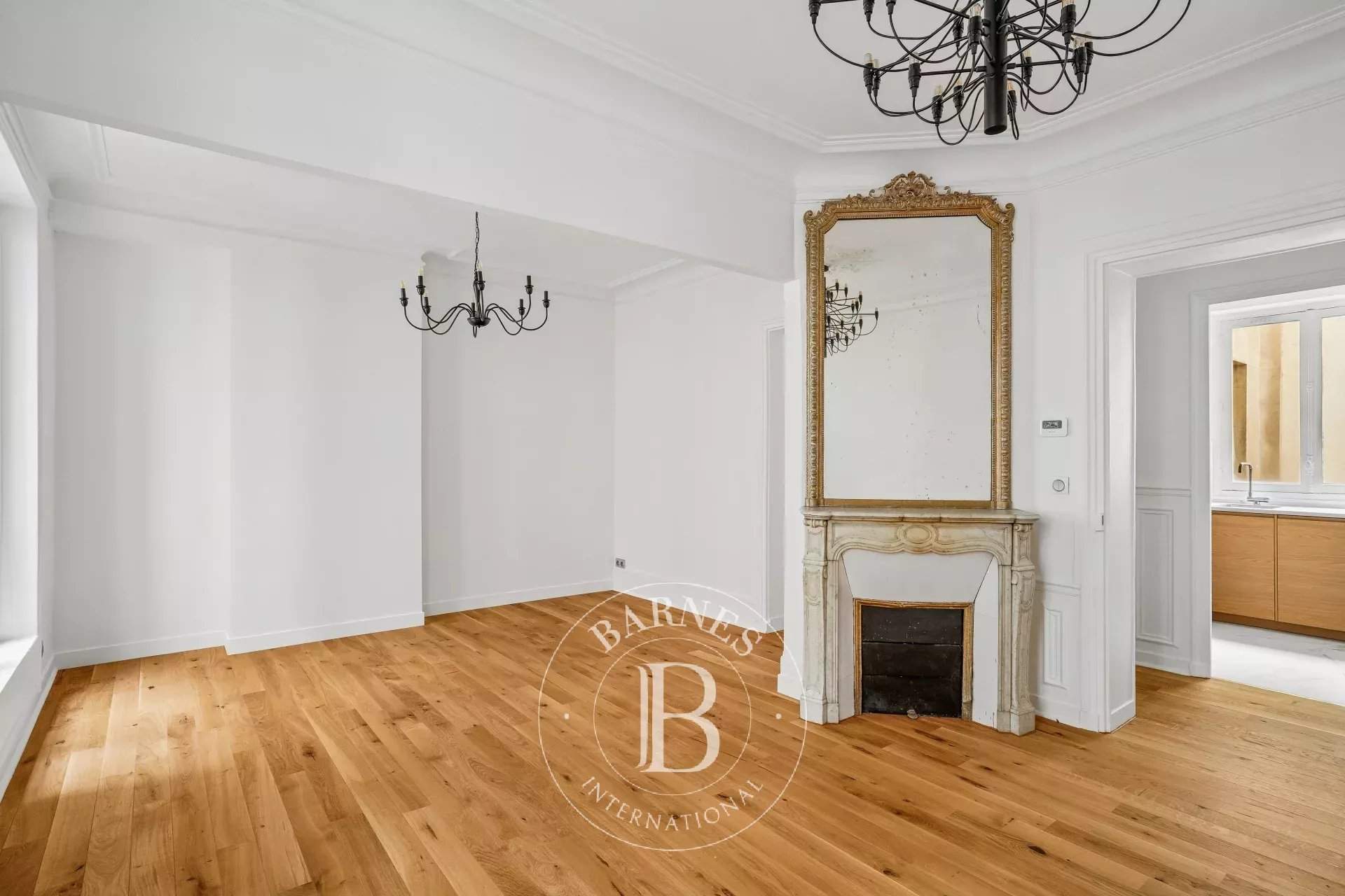 Paris  - Appartement 3 Pi&egrave;ces 2 Chambres - picture 2