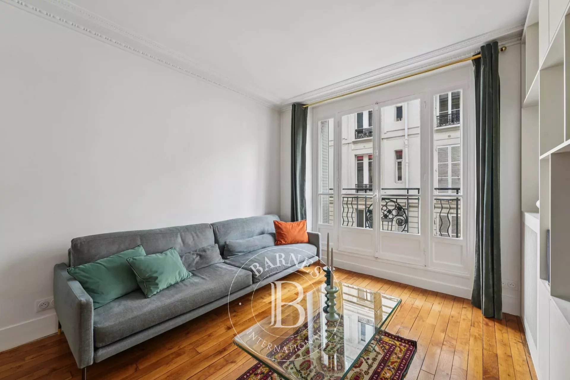 Paris  - Appartement 2 Pi&egrave;ces, 1 Chambre - picture 2