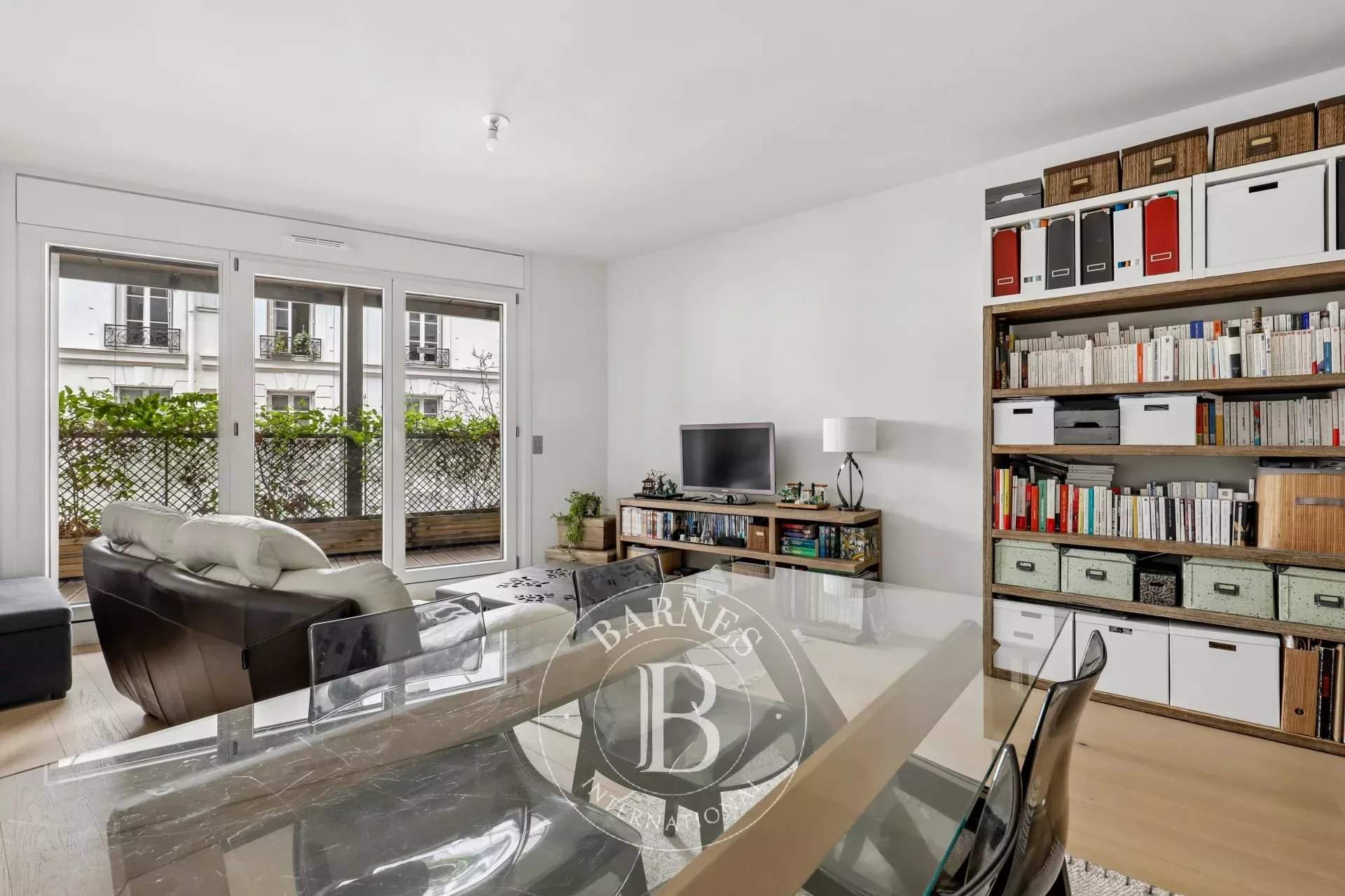 Paris  - Appartement 3 Pi&egrave;ces 2 Chambres - picture 2