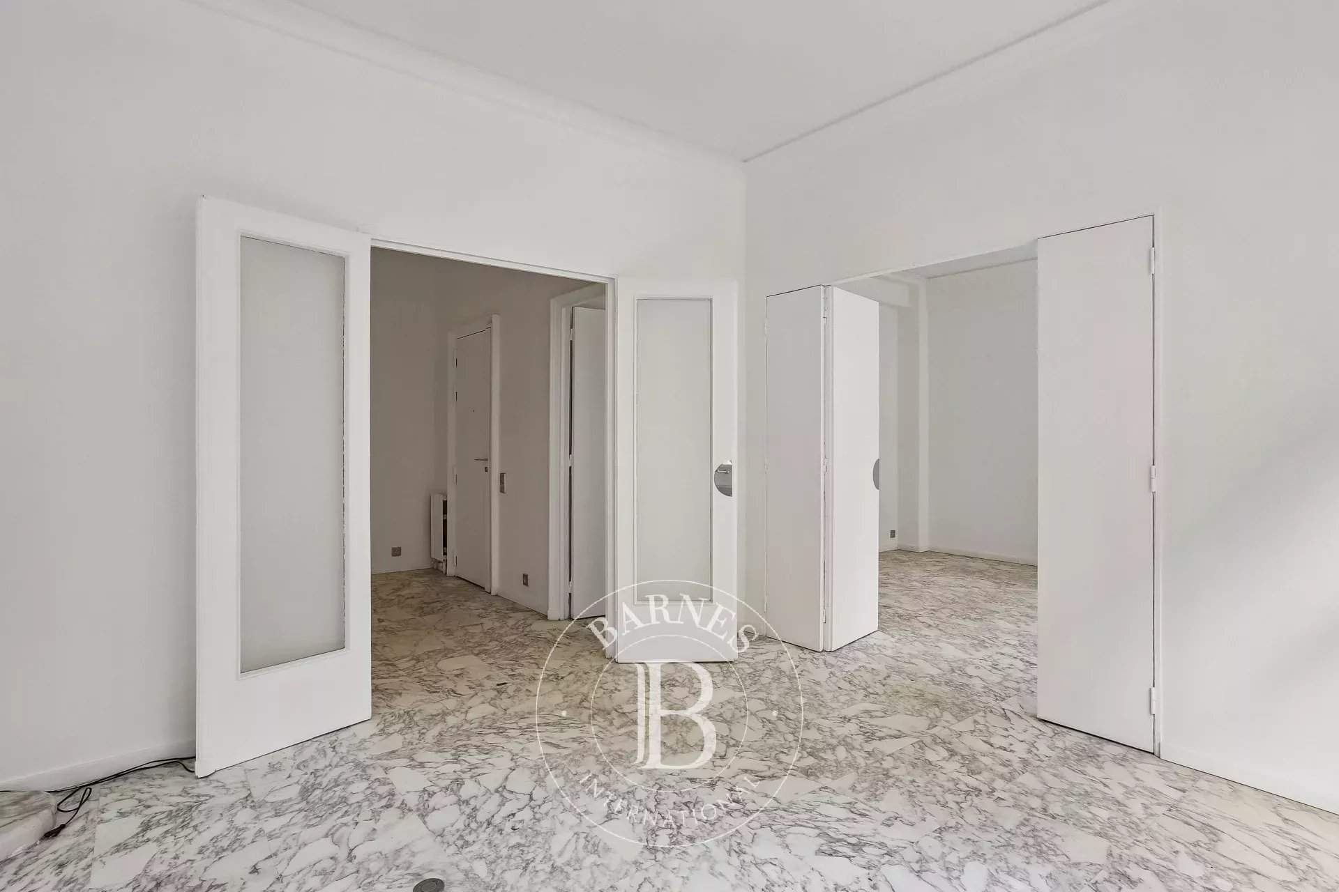 Paris  - Appartement 3 Pi&egrave;ces 2 Chambres - picture 2