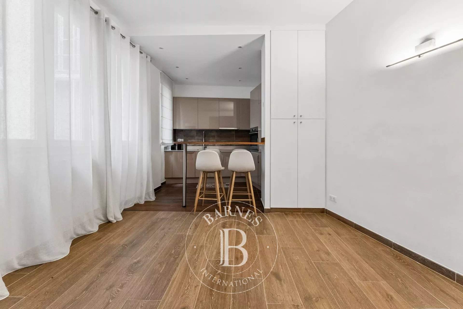 Paris  - Appartement 2 Pi&egrave;ces, 1 Chambre - picture 2