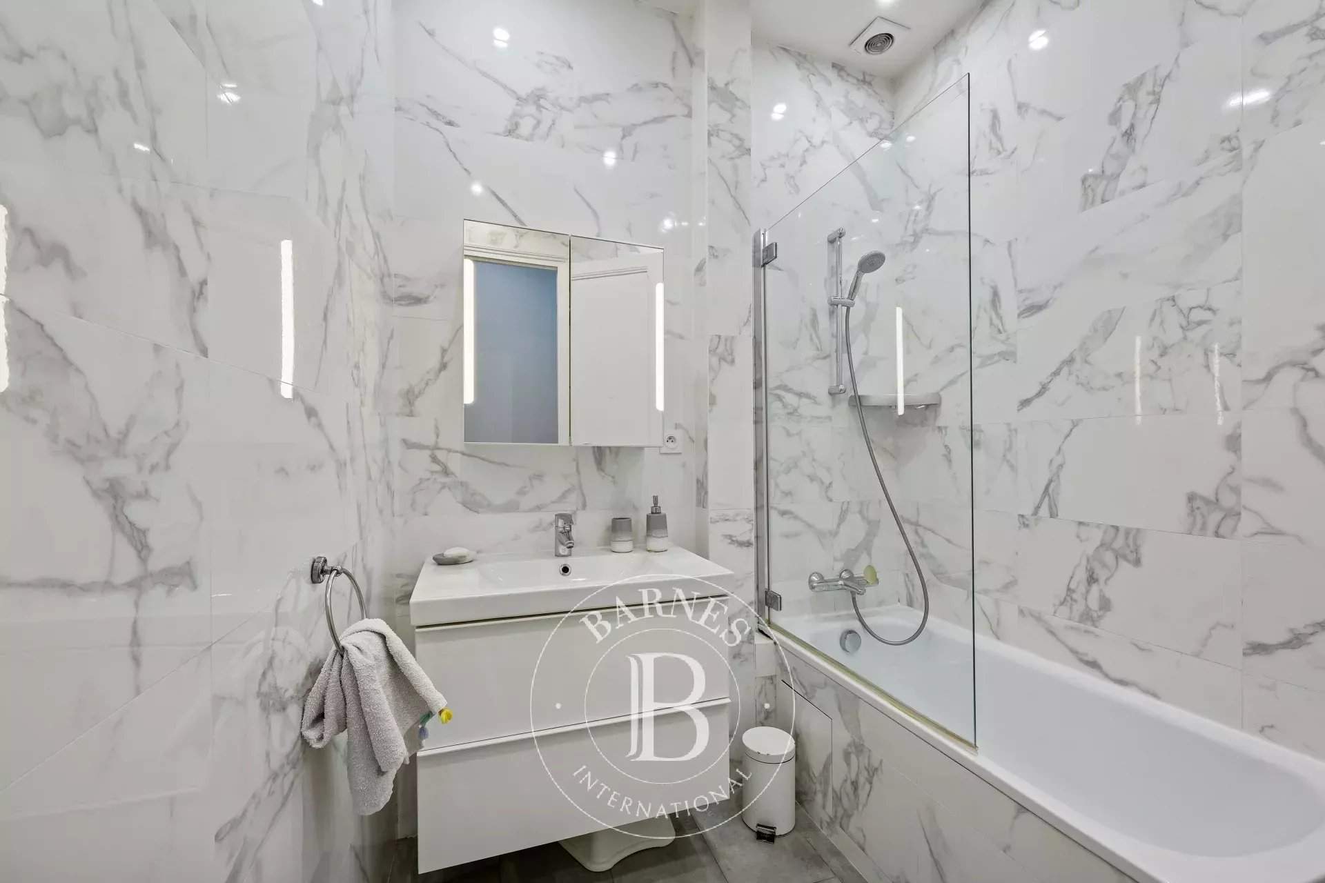 Paris  - Appartement 3 Pi&egrave;ces 2 Chambres - picture 11