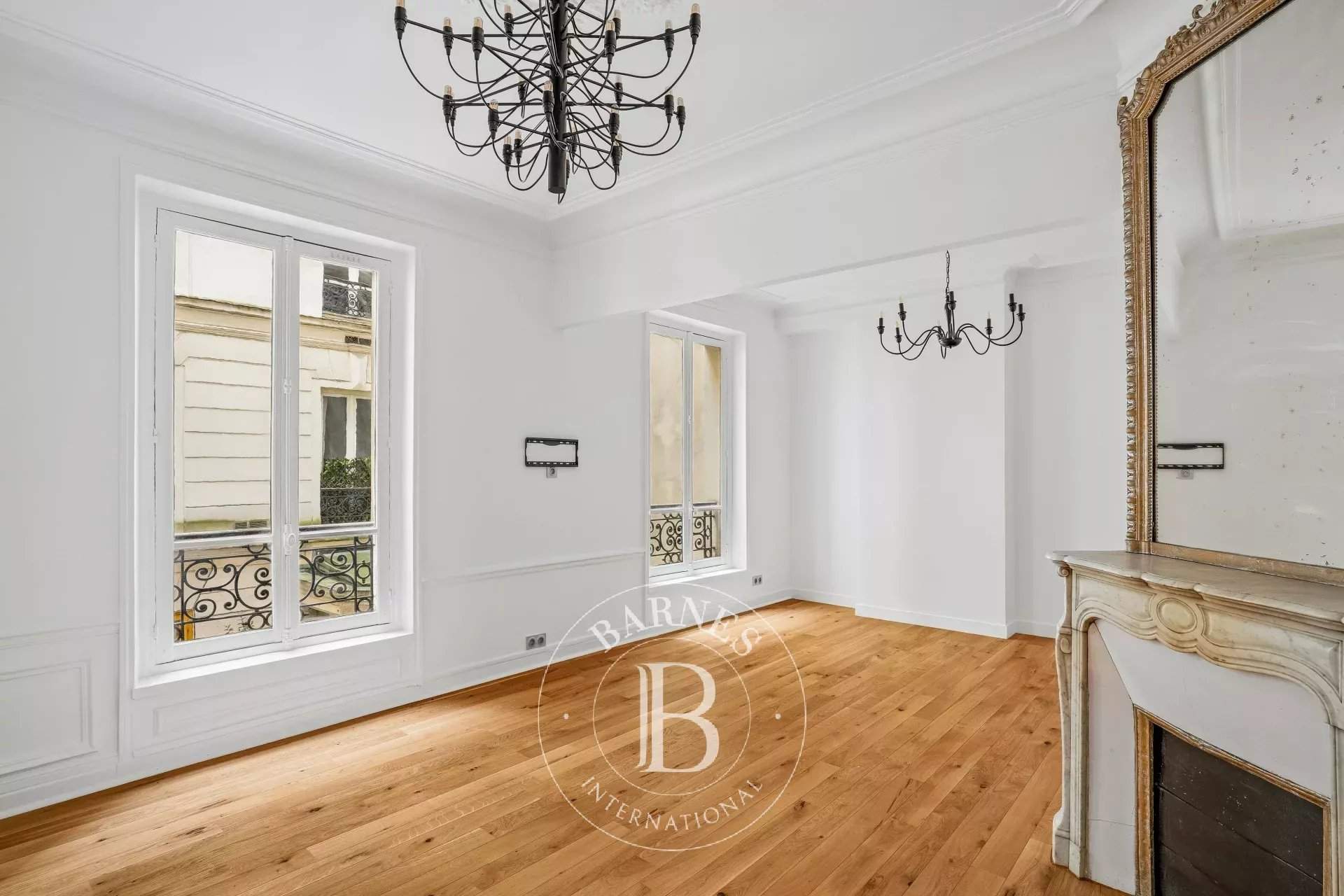 Paris  - Appartement 3 Pi&egrave;ces 2 Chambres - picture 1