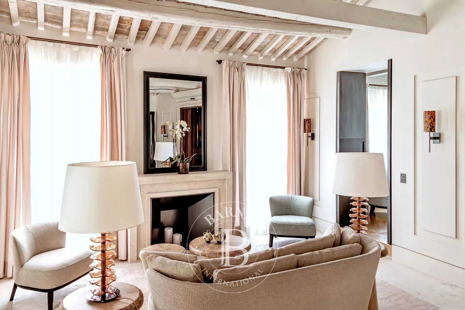 SUITE VIII picture 12