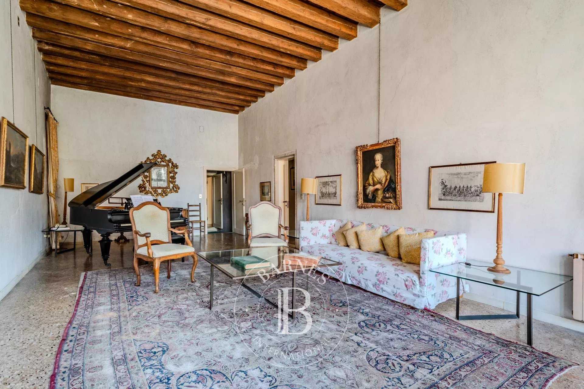 Venezia  - House 6 Bedrooms