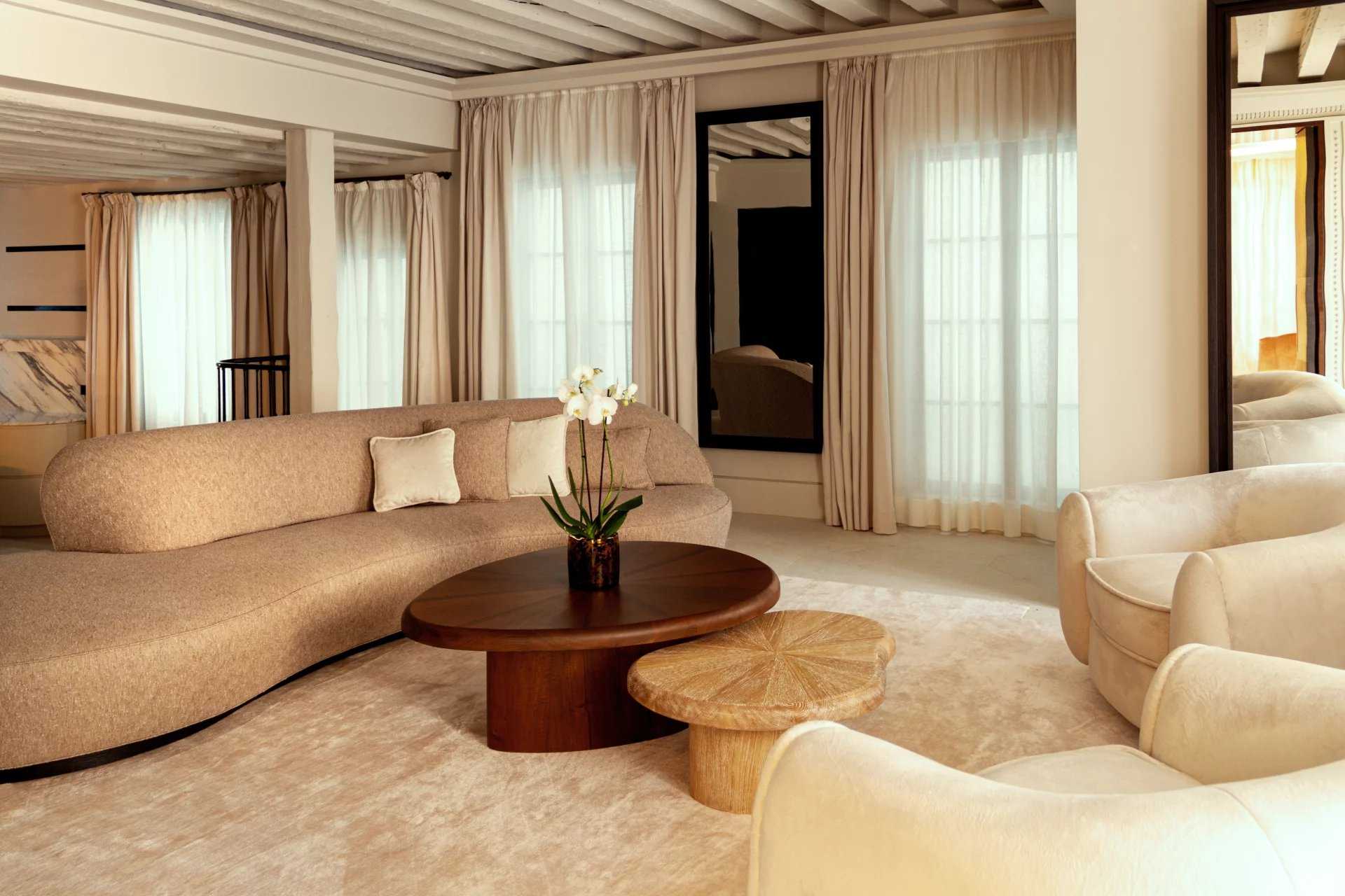 SUITE VII picture 13
