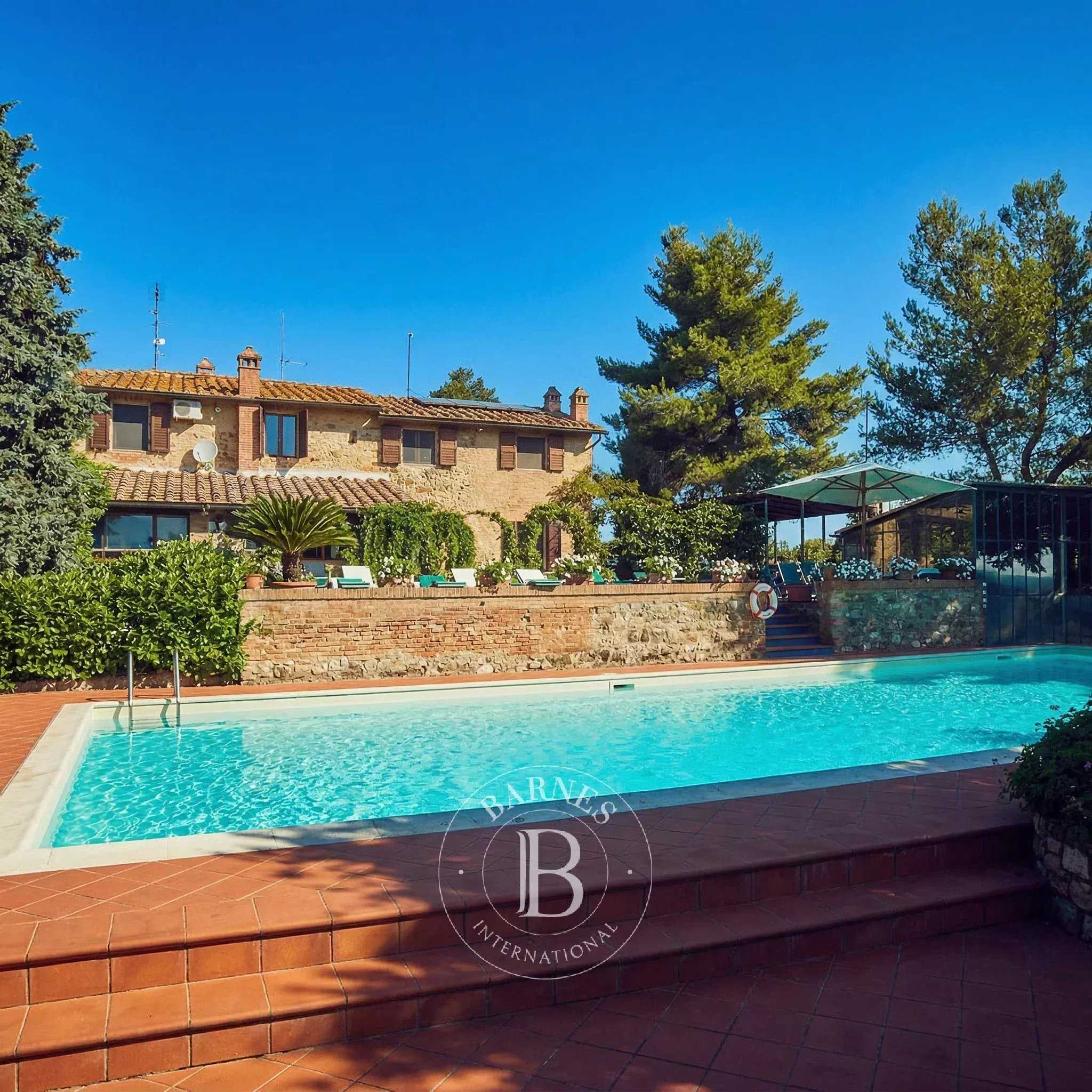 Siena  - Propriété 20 Pi&egrave;ces 17 Chambres