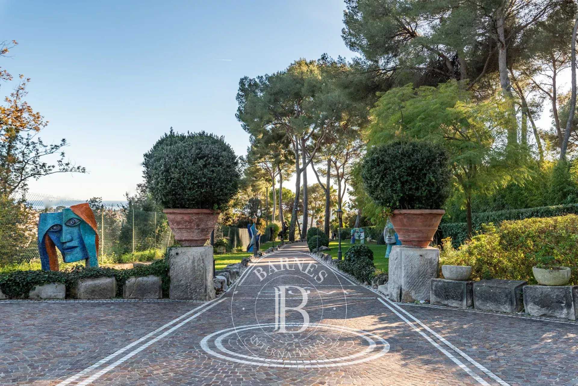 Saint-Paul-de-Vence  - Propriété 15 Pi&egrave;ces 7 Chambres