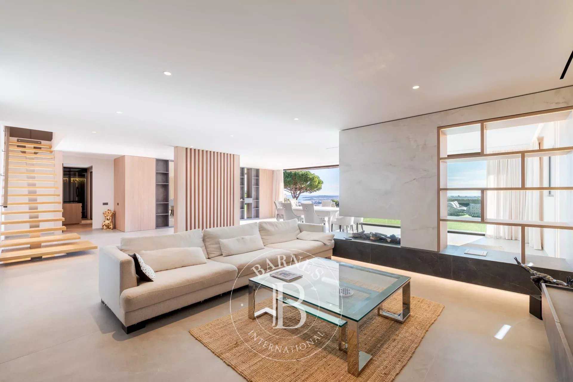 Villeneuve-Loubet  - Villa 10 Pi&egrave;ces 5 Chambres