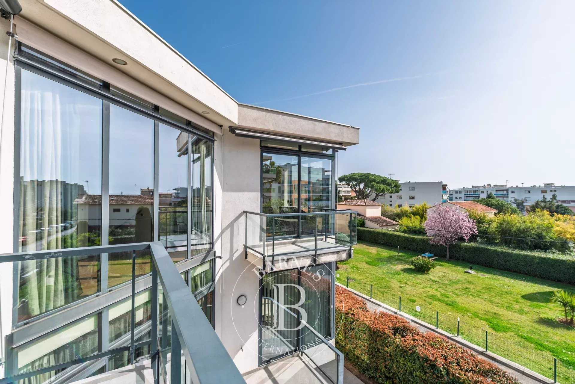 Cagnes-sur-Mer  - Villa 7 Pi&egrave;ces 4 Chambres