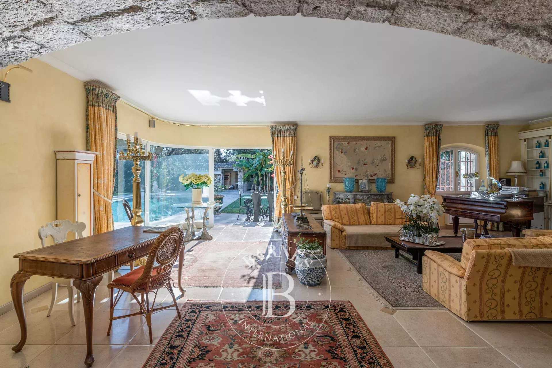 La Colle-sur-Loup  - Villa 5 Bedrooms