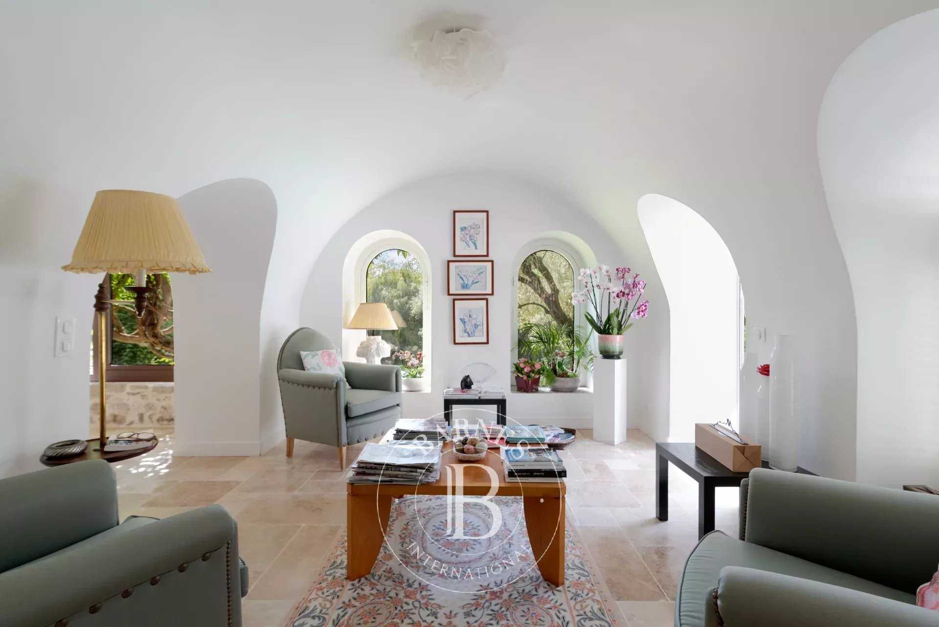 Vence  - Villa 9 Bedrooms