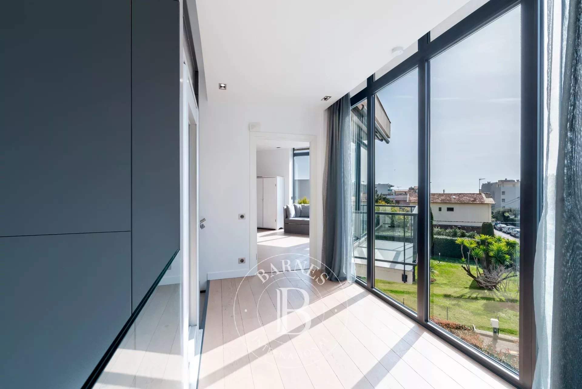 Cagnes-sur-Mer  - Villa 7 Pi&egrave;ces 4 Chambres - picture 12