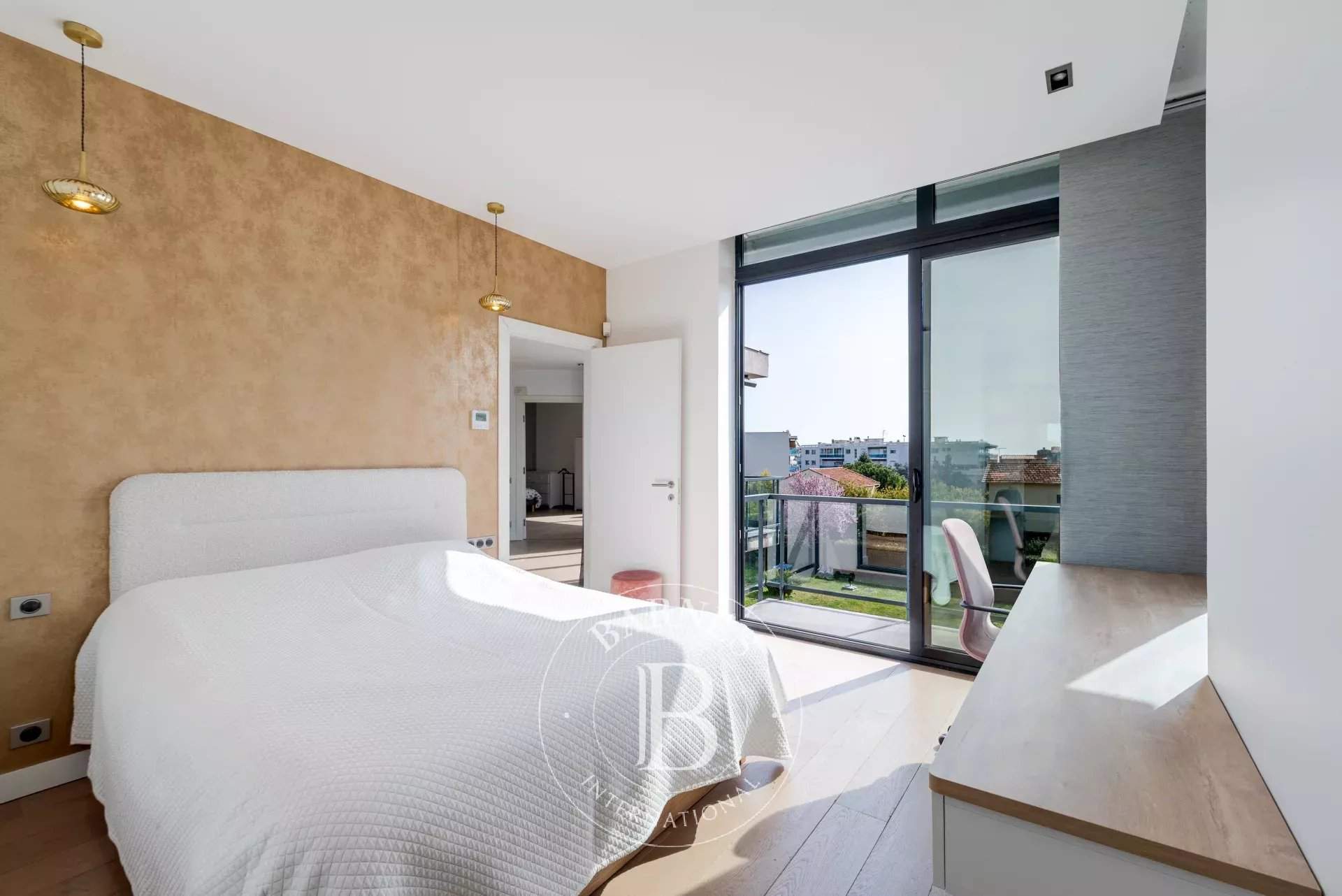 Cagnes-sur-Mer  - Villa 7 Pi&egrave;ces 4 Chambres - picture 13