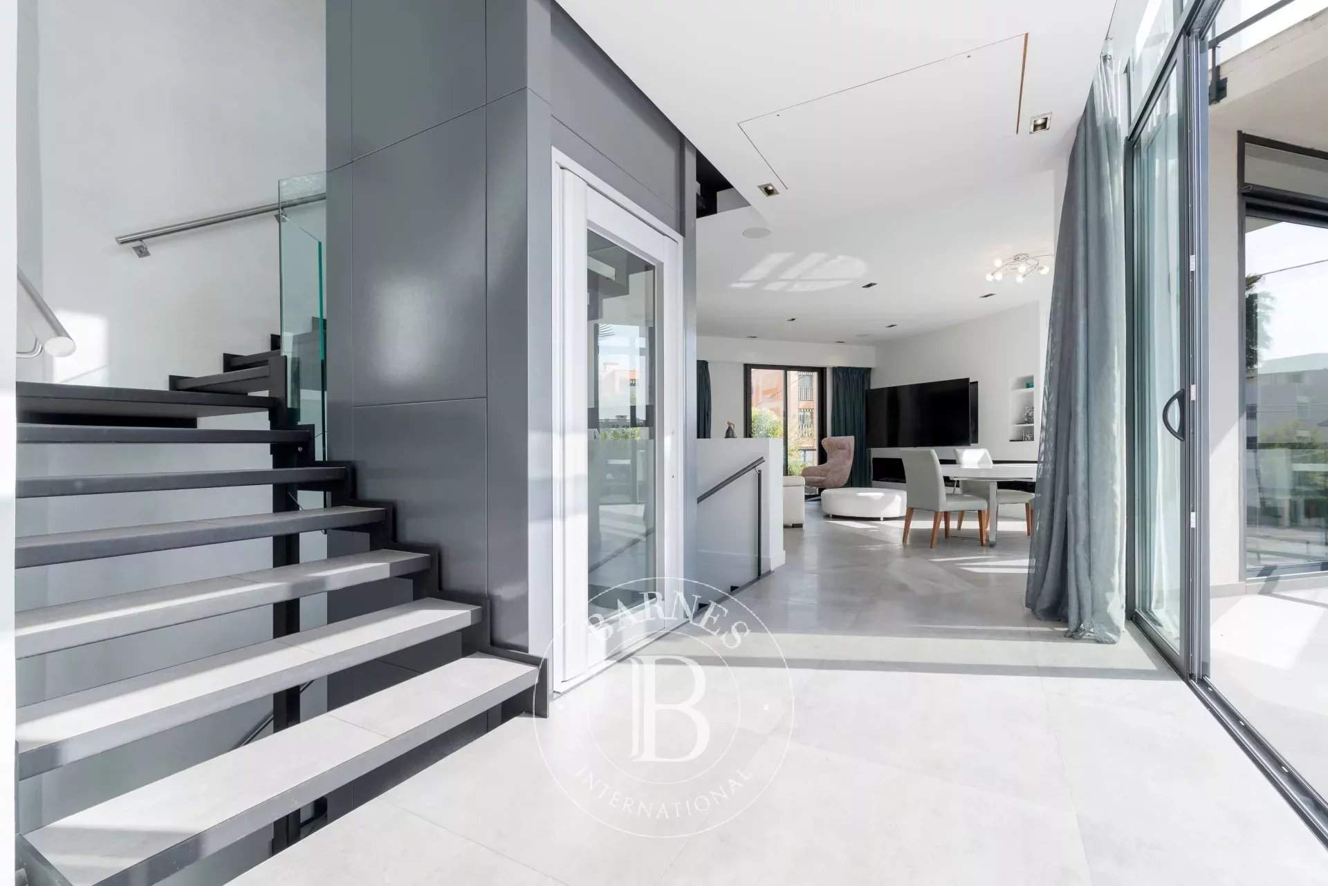 Cagnes-sur-Mer  - Villa 7 Pi&egrave;ces 4 Chambres - picture 5