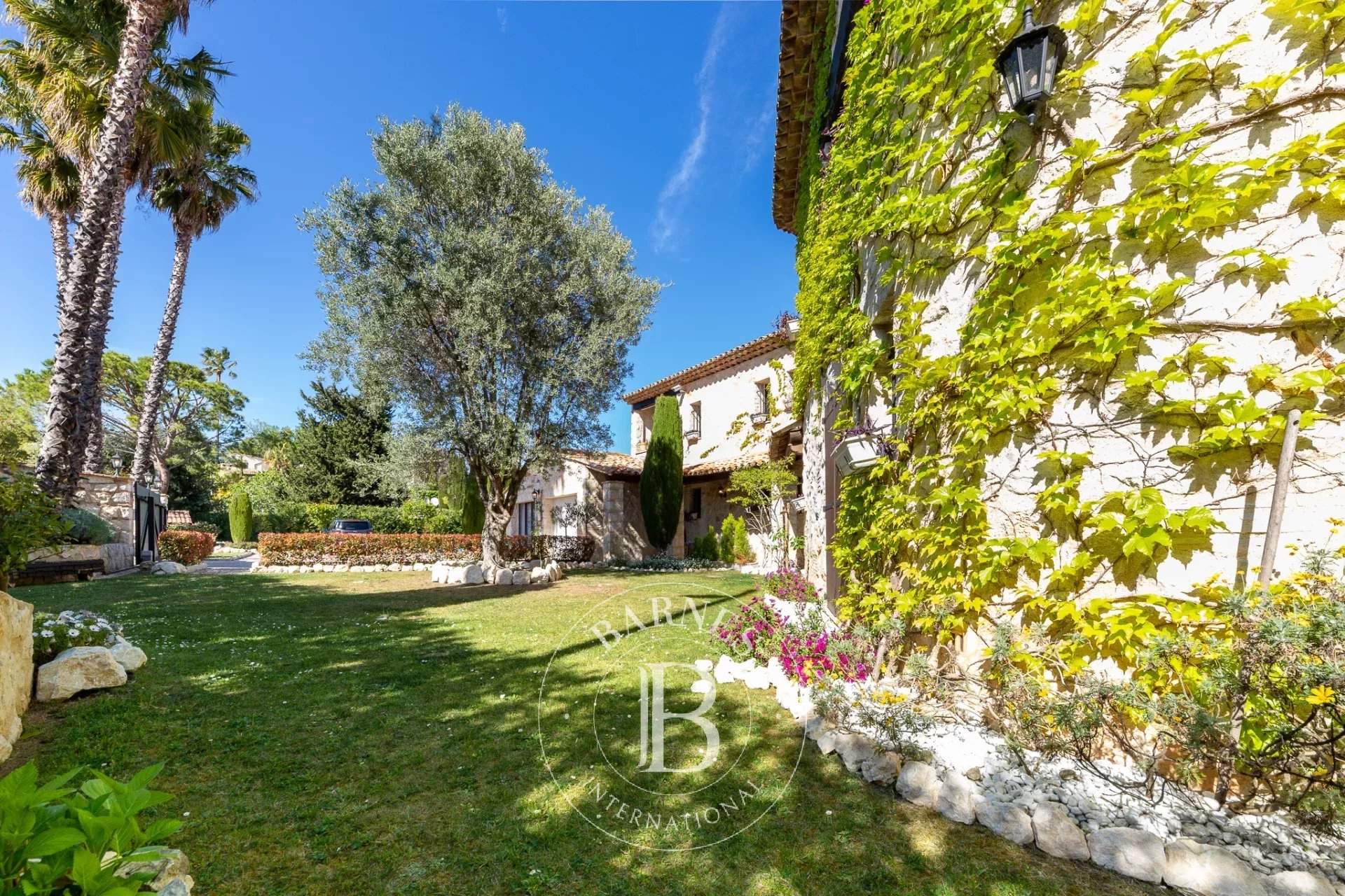 Saint-Paul-de-Vence  - Villa 10 Pièces 6 Chambres - picture 16