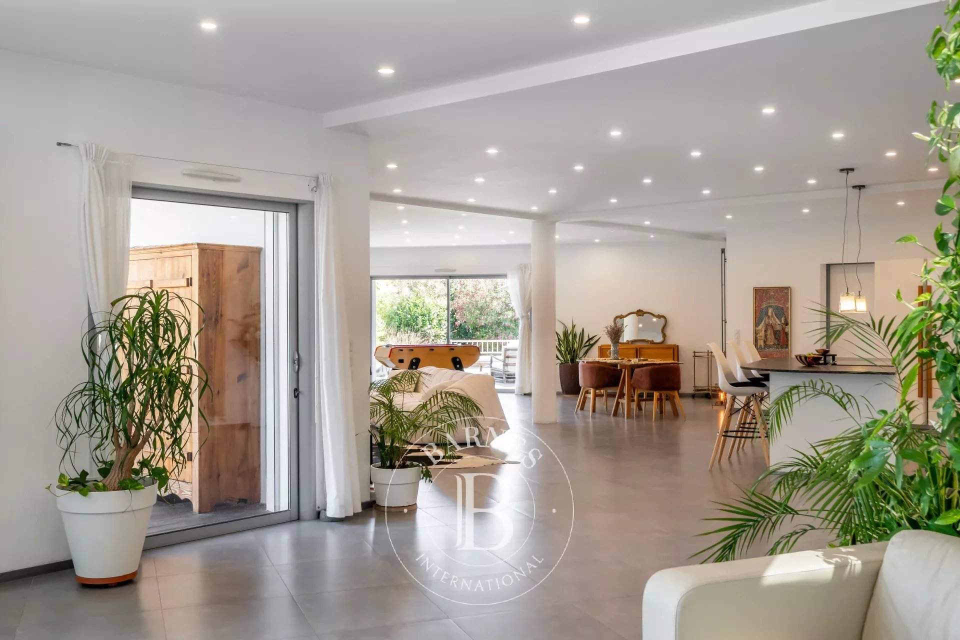 Cagnes-sur-Mer  - Villa 7 Pi&egrave;ces 5 Chambres - picture 9