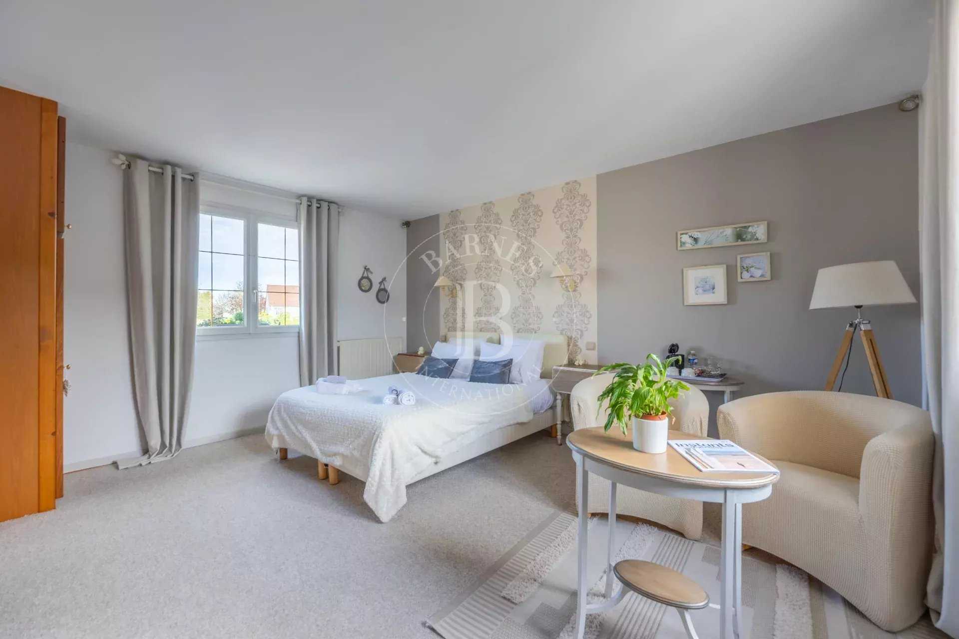 Basly  - House 10 Bedrooms