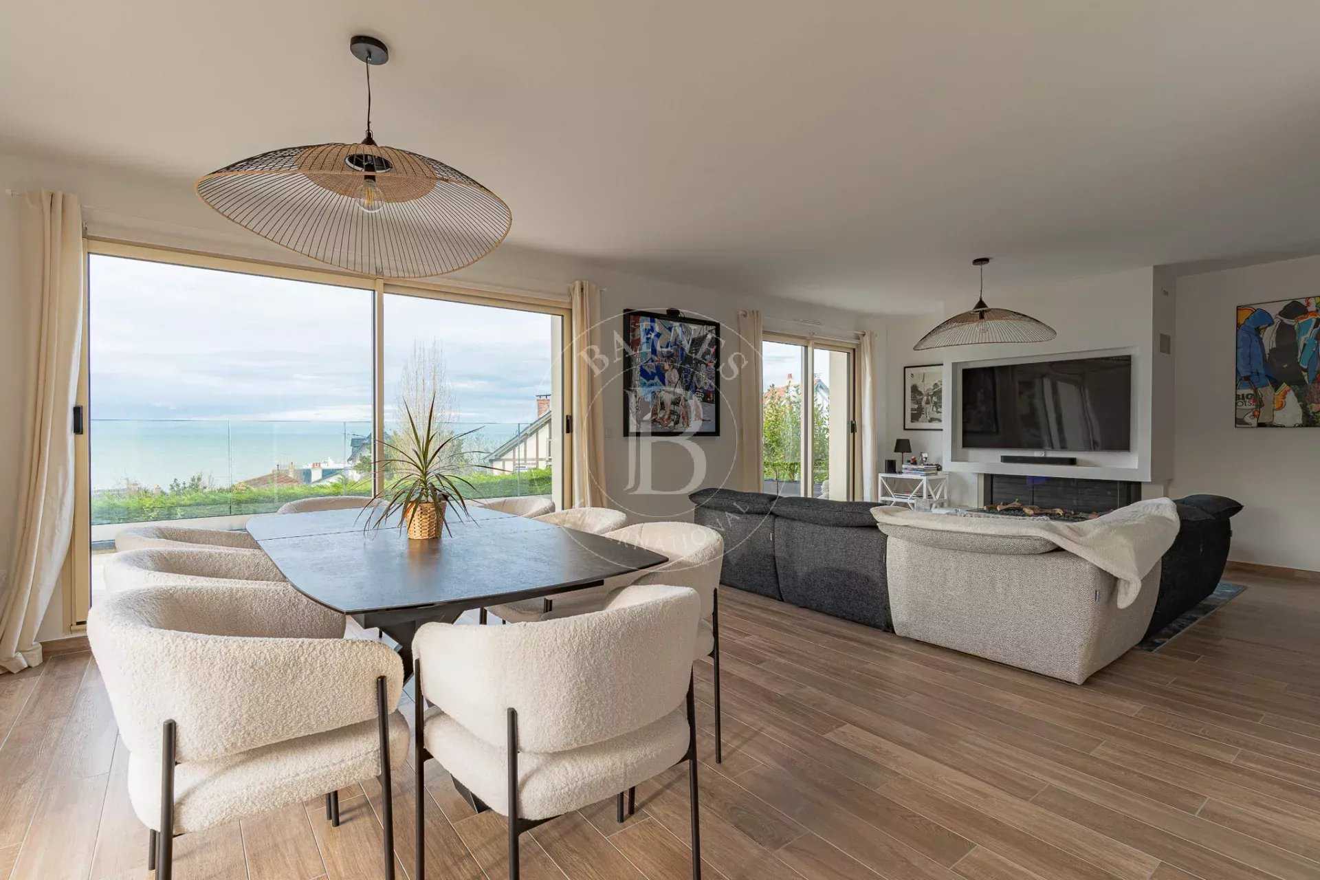 Benerville-sur-Mer  - Property 4 Bedrooms