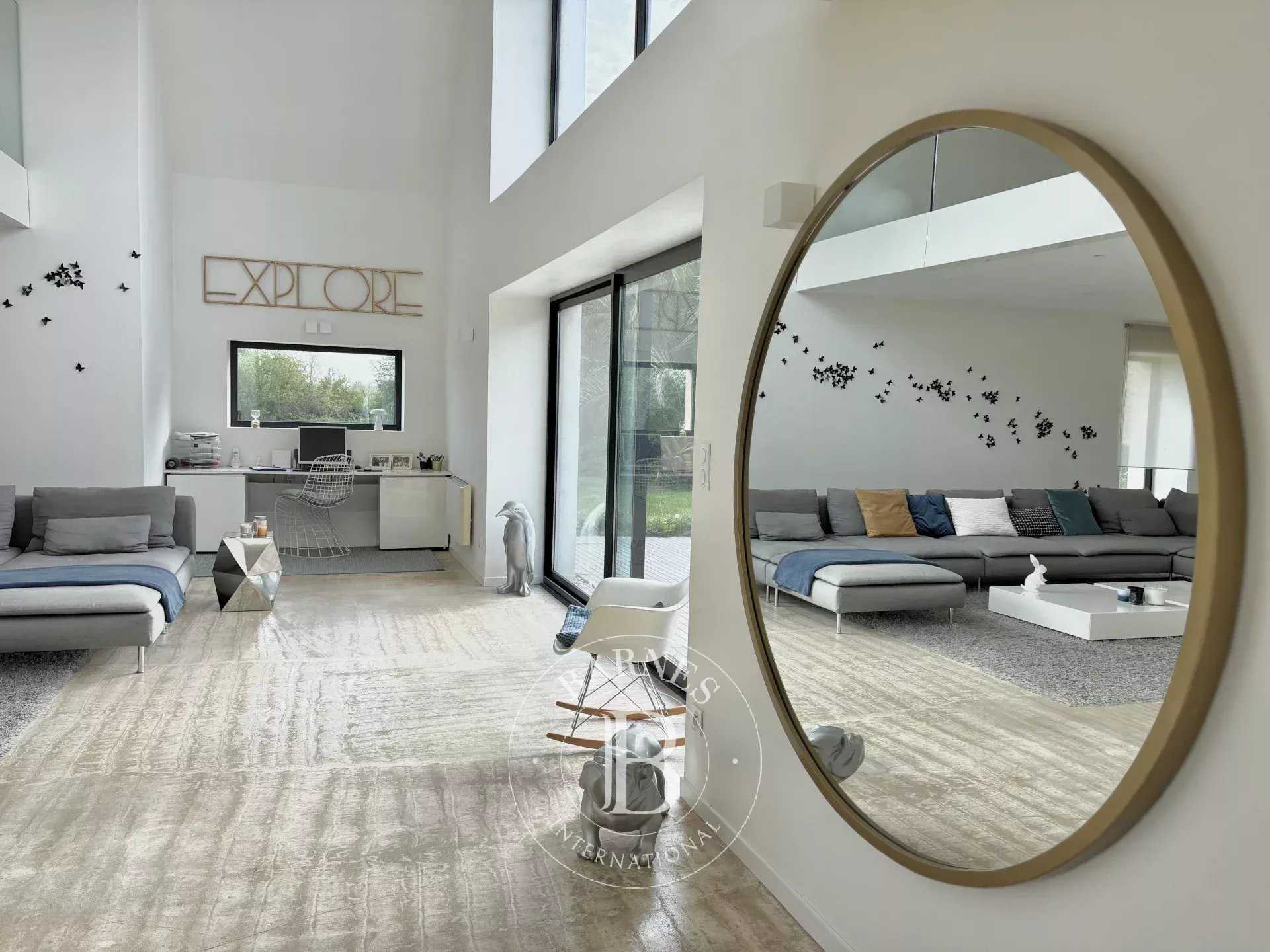 Bayeux  - Maison 12 Pi&egrave;ces 8 Chambres