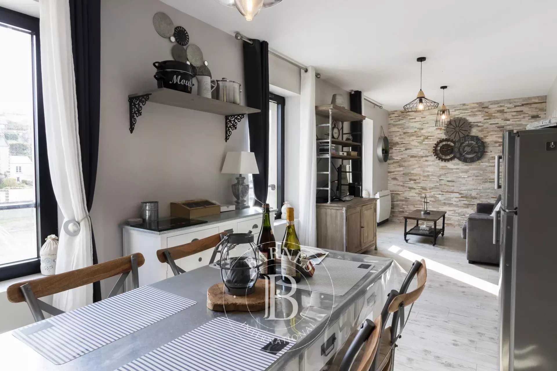 Port-en-Bessin-Huppain  - Building 