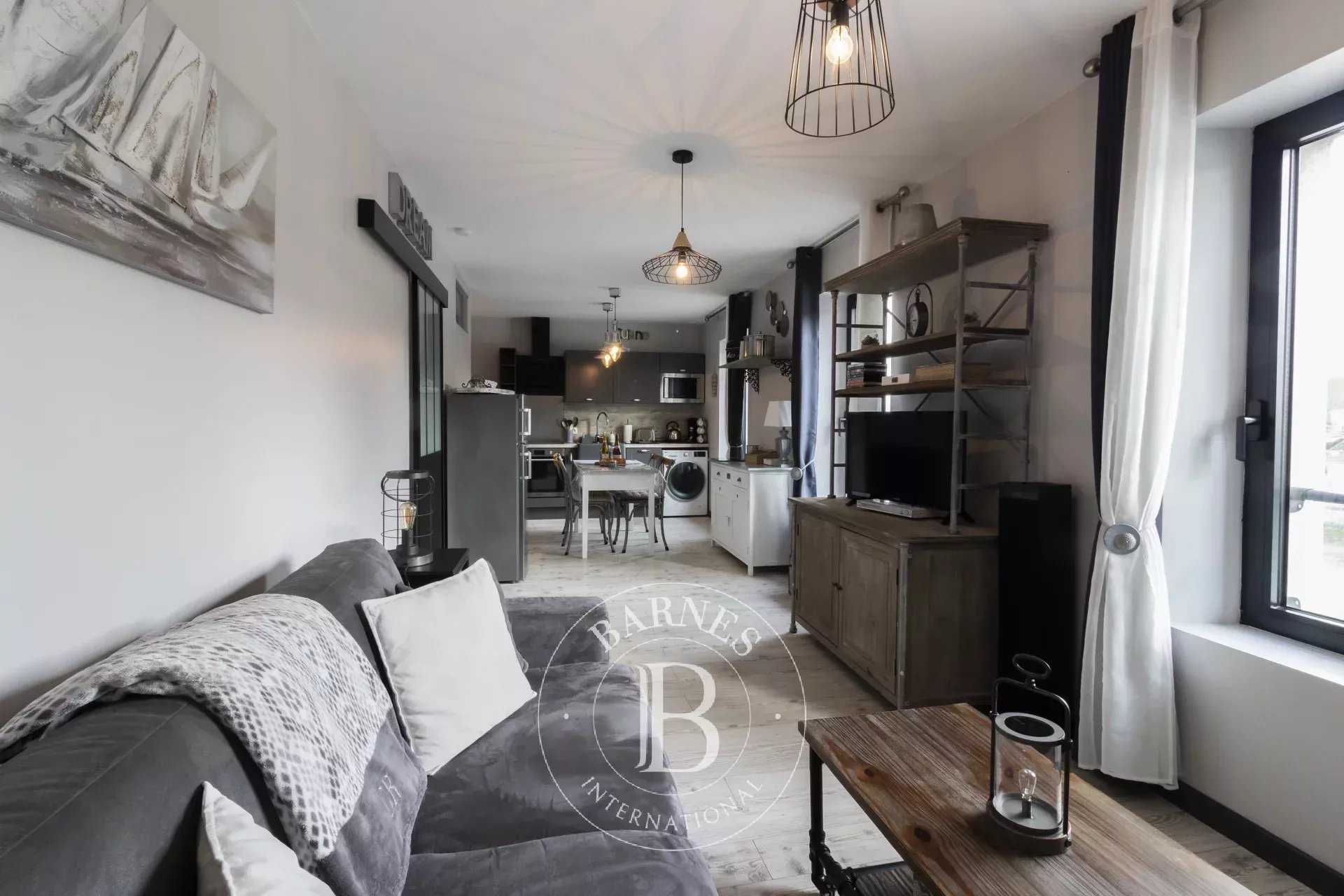 Port-en-Bessin-Huppain  - Building 