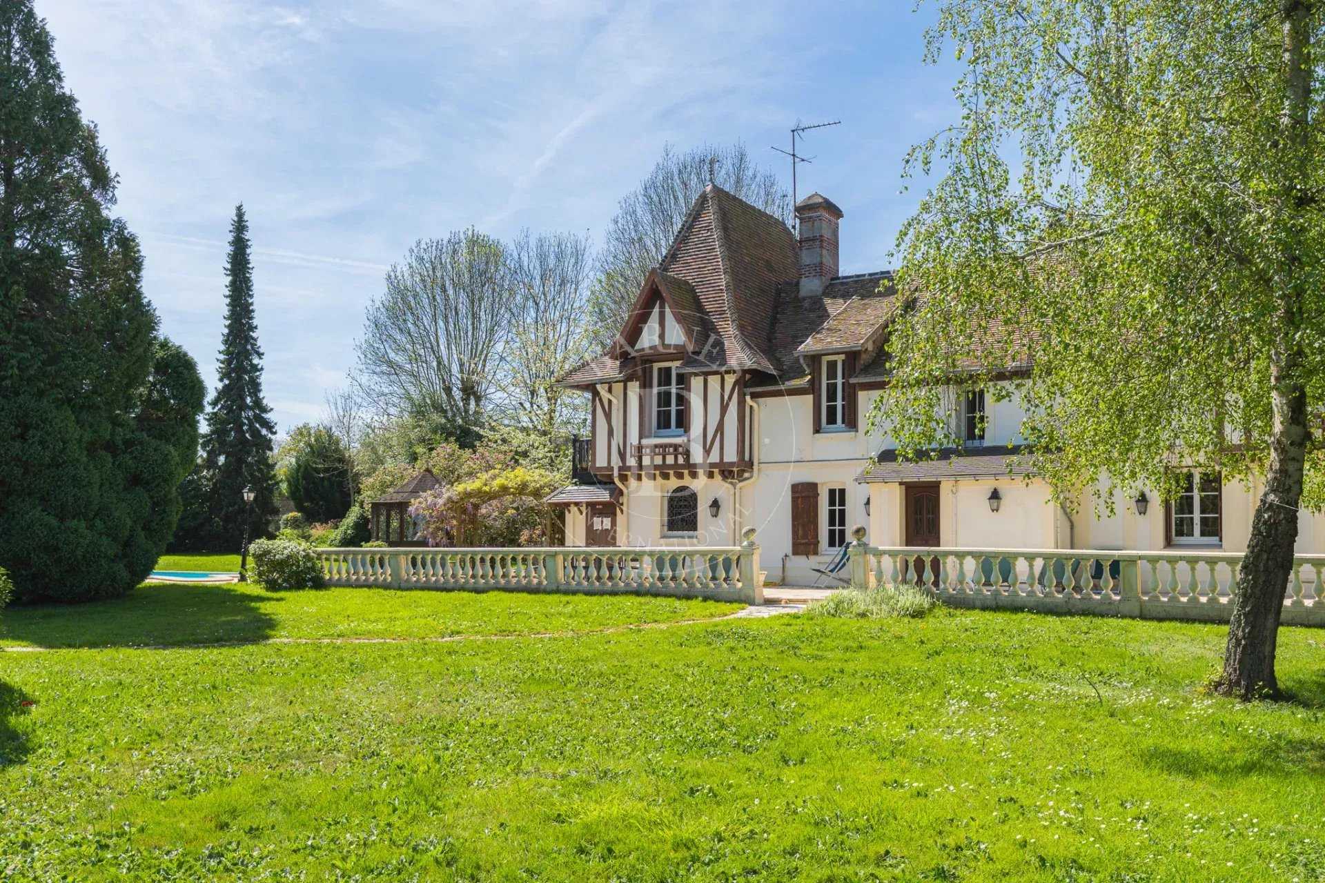 Honfleur  - Property 8 Bedrooms