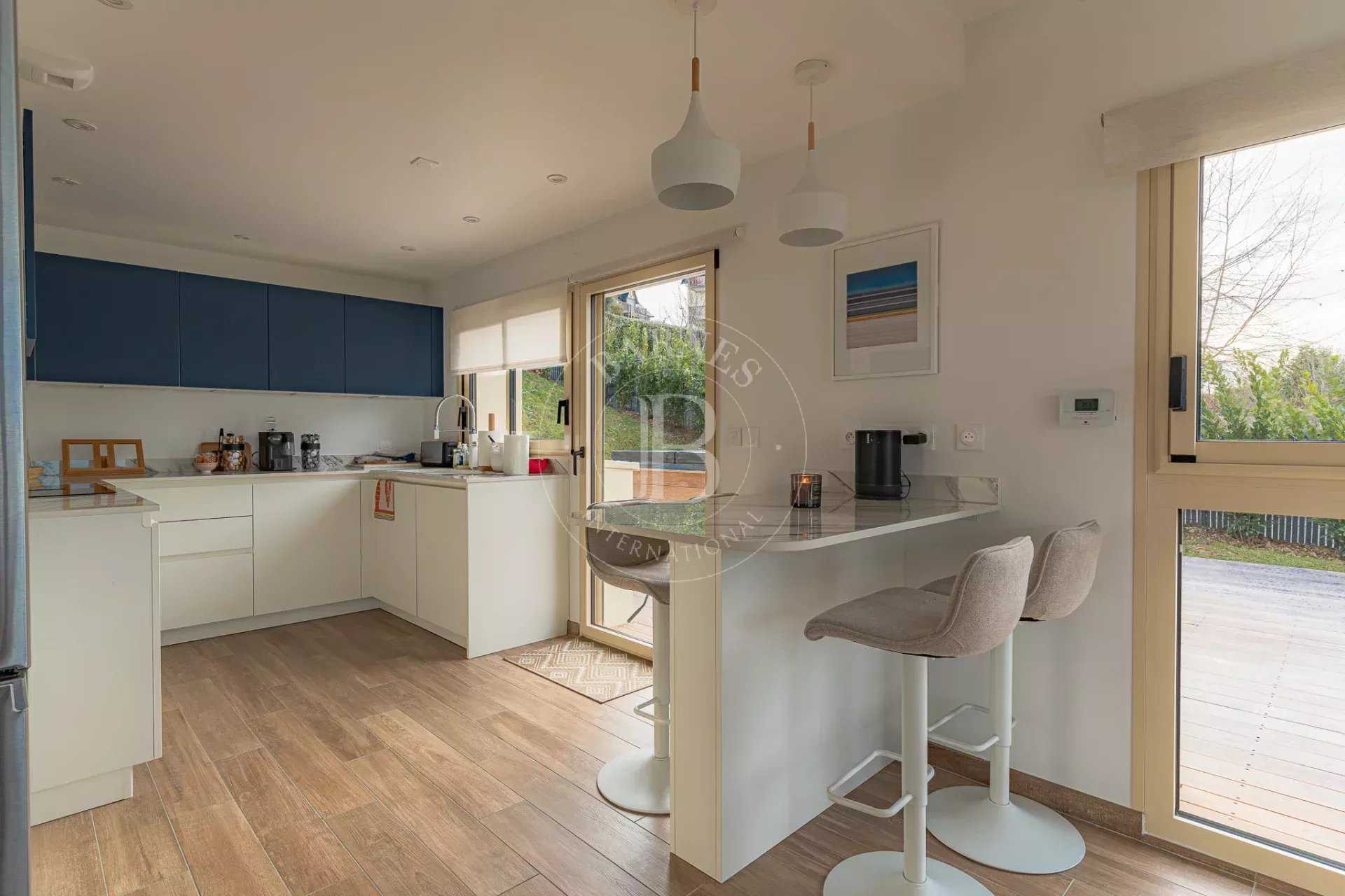 Benerville-sur-Mer  - Property 4 Bedrooms