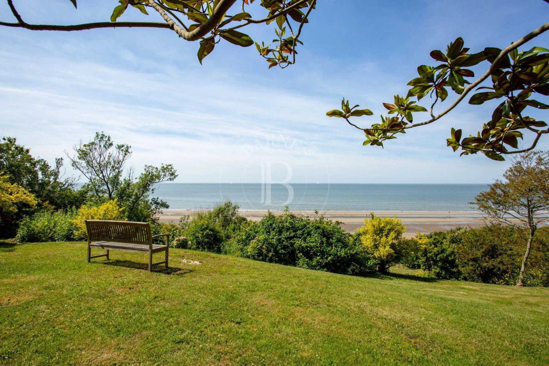 Property Deauville  -  ref 3028000 (picture 1)