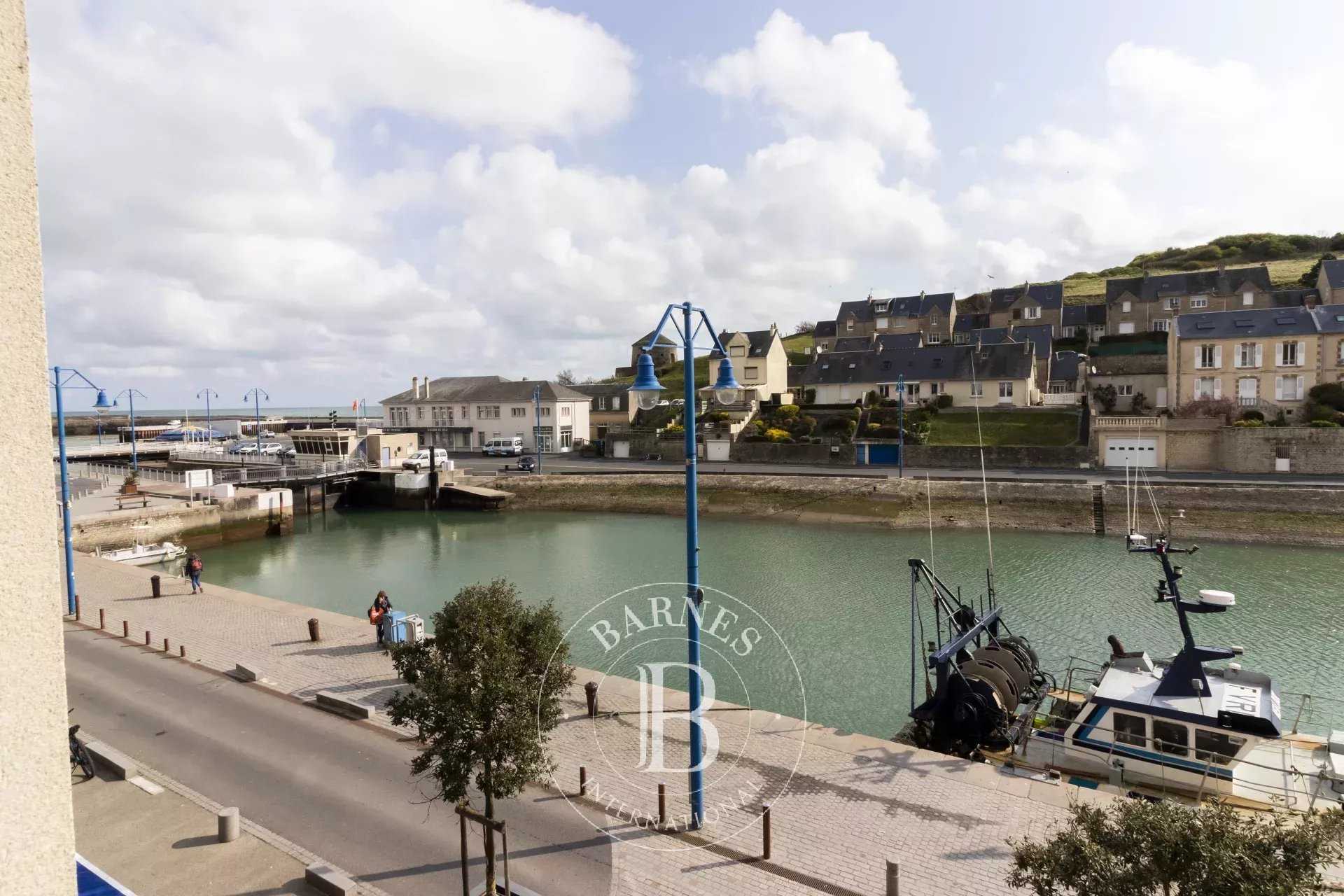 Port-en-Bessin-Huppain  - Building 