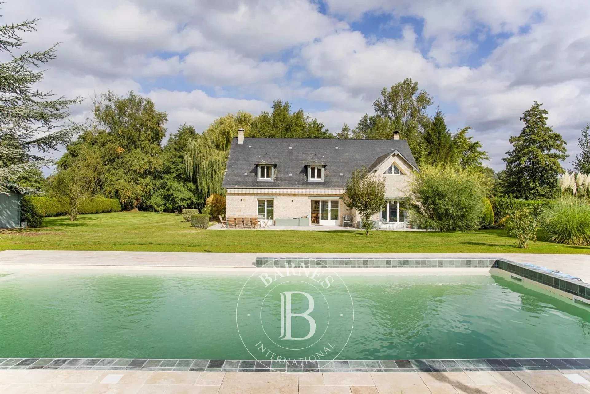 Saint-Étienne-la-Thillaye  - Property 6 Bedrooms