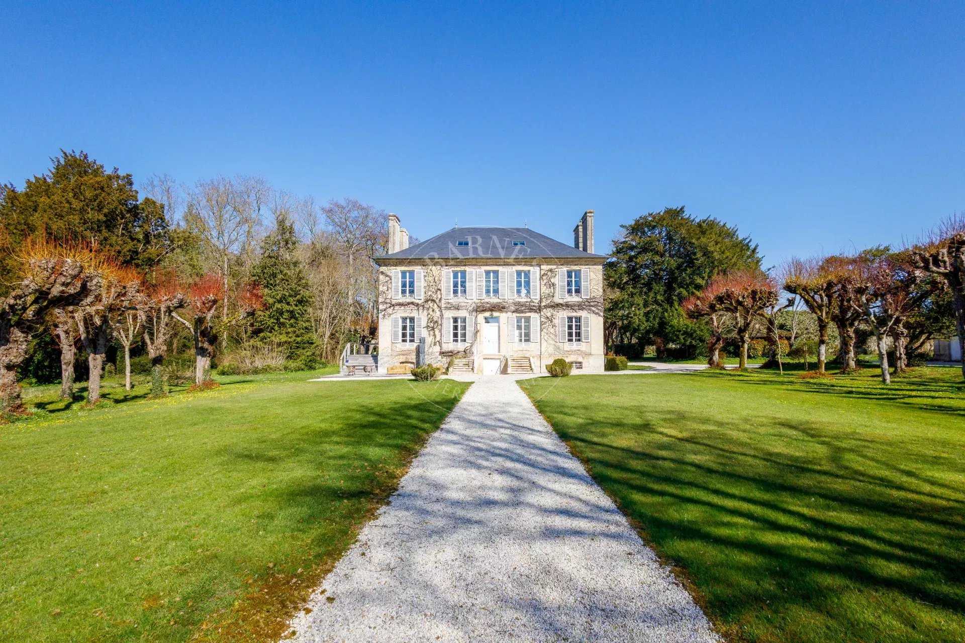 Château Caen  -  ref 85674451 (picture 1)