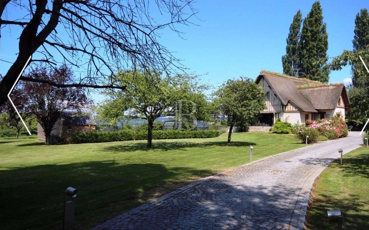 NORMAN PROPERTY WITH POOL, CLOSE TO THE DEAUVILLE GOLF COURSE picture 2