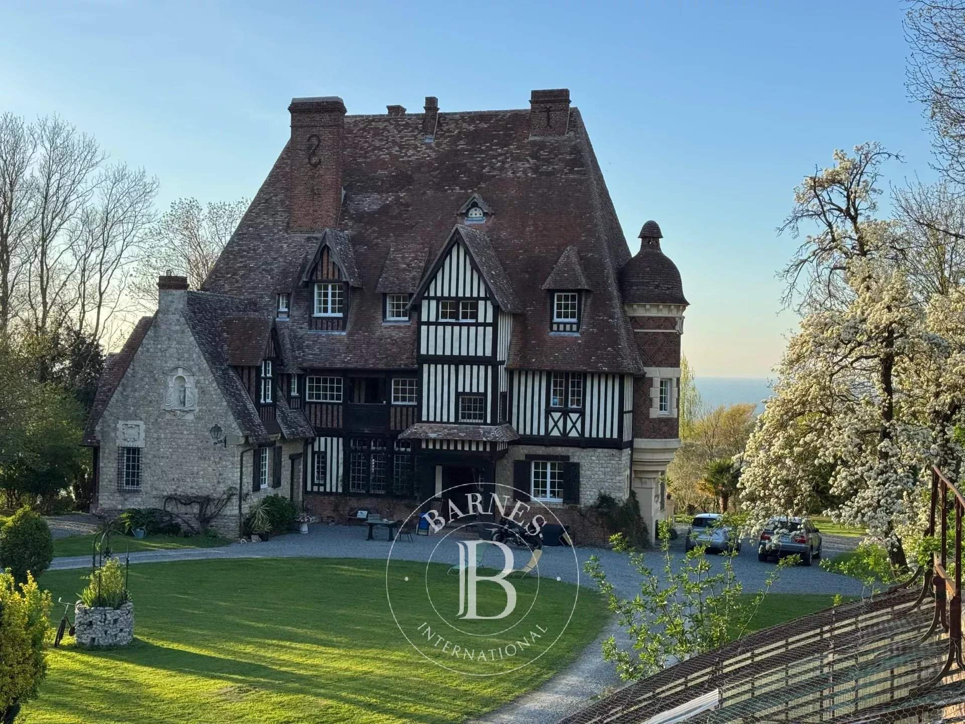 Trouville-sur-Mer  - Manoir 15 Pi&egrave;ces - picture 2