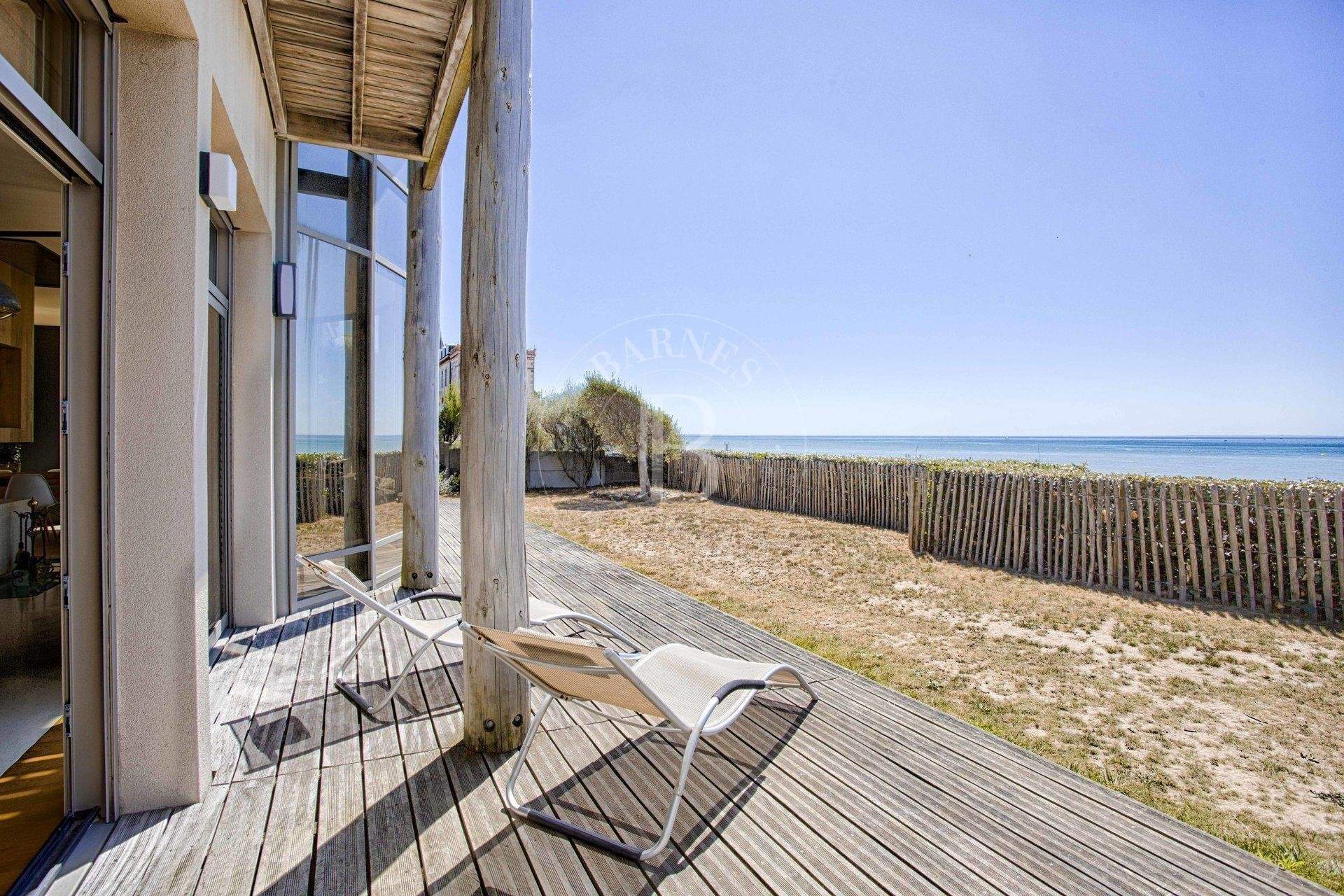 Granville  - House 5 Bedrooms - picture 1