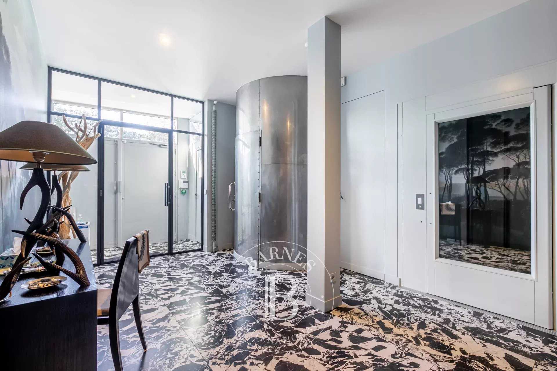 Paris  - Maison 10 Pi&egrave;ces 4 Chambres