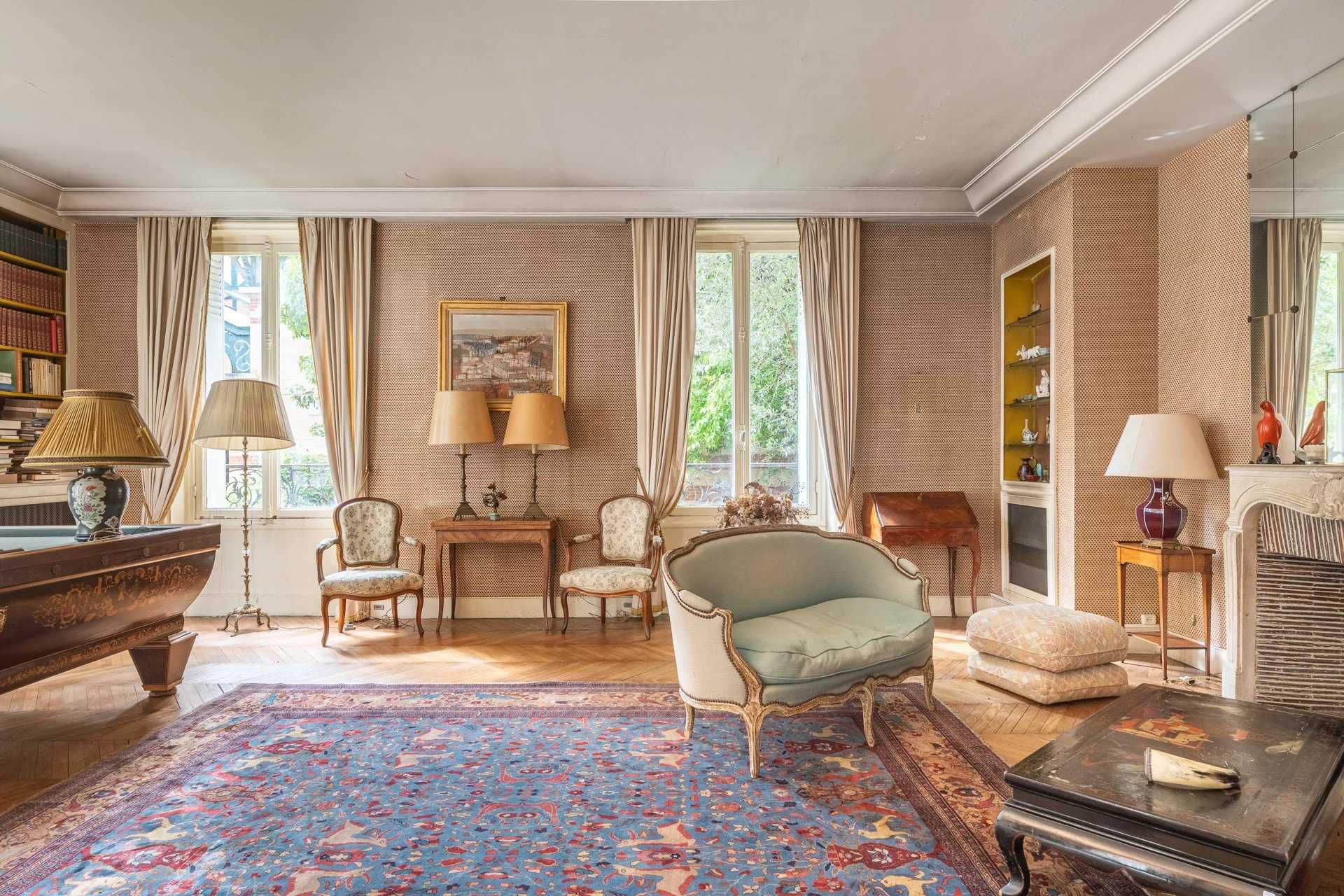 Paris  - House 10 Bedrooms