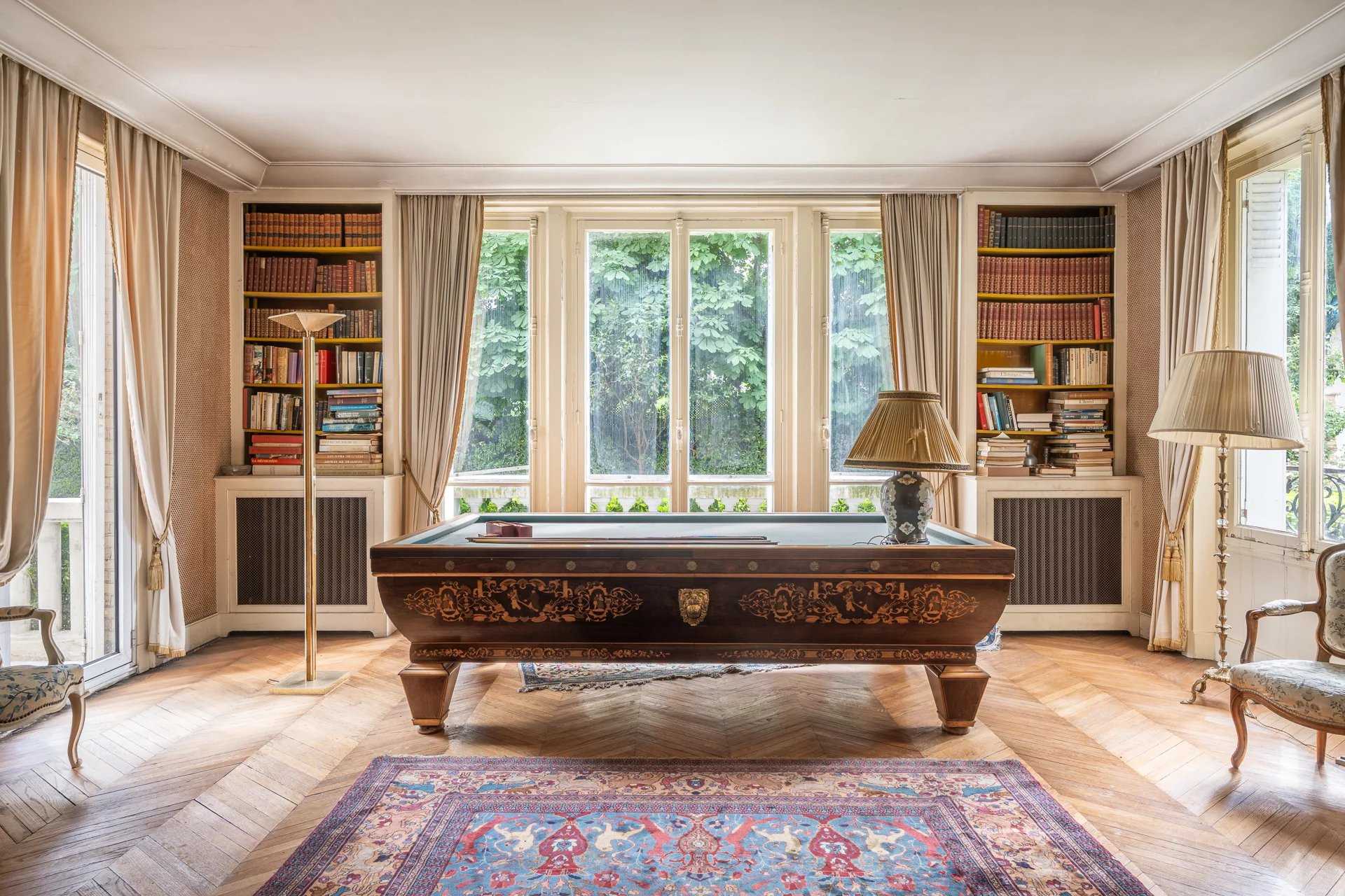Paris  - House 10 Bedrooms