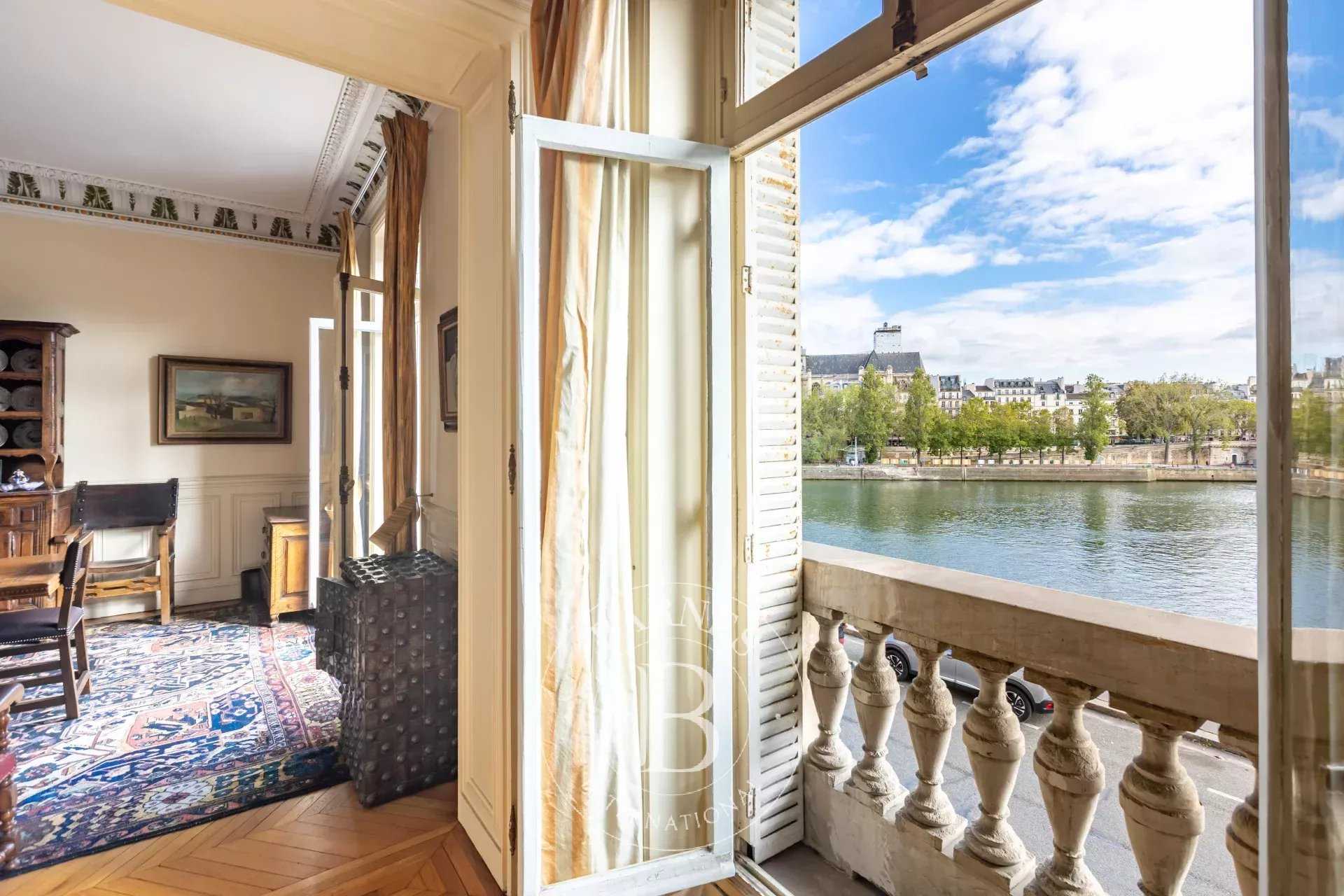 Paris  - Appartement 6 Pièces 4 Chambres