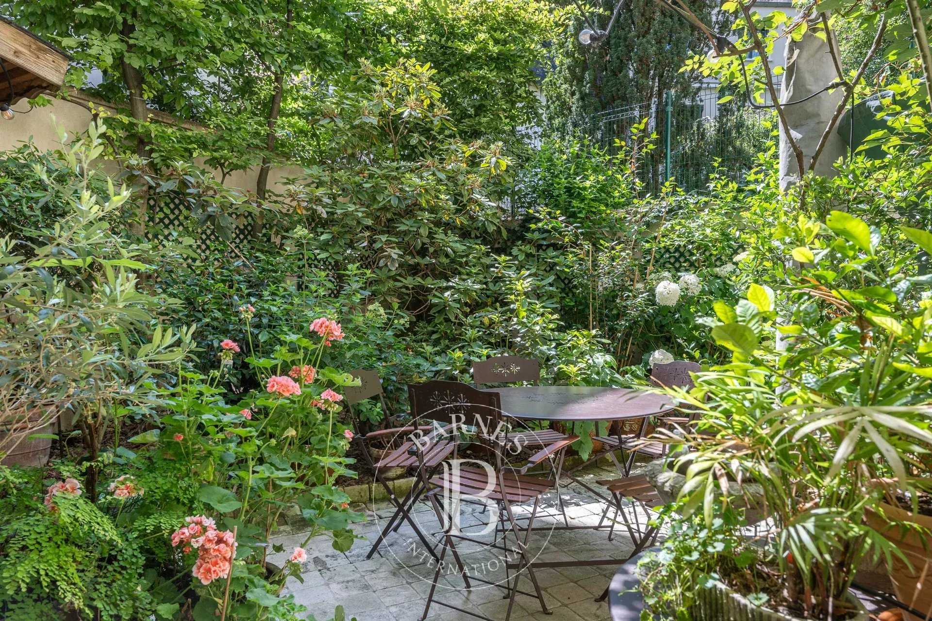 Paris  - House 6 Bedrooms