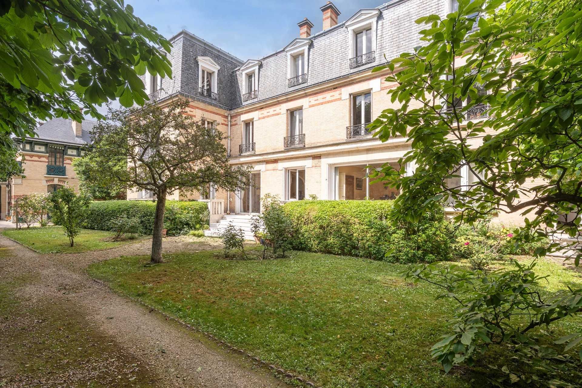 Paris  - House 10 Bedrooms