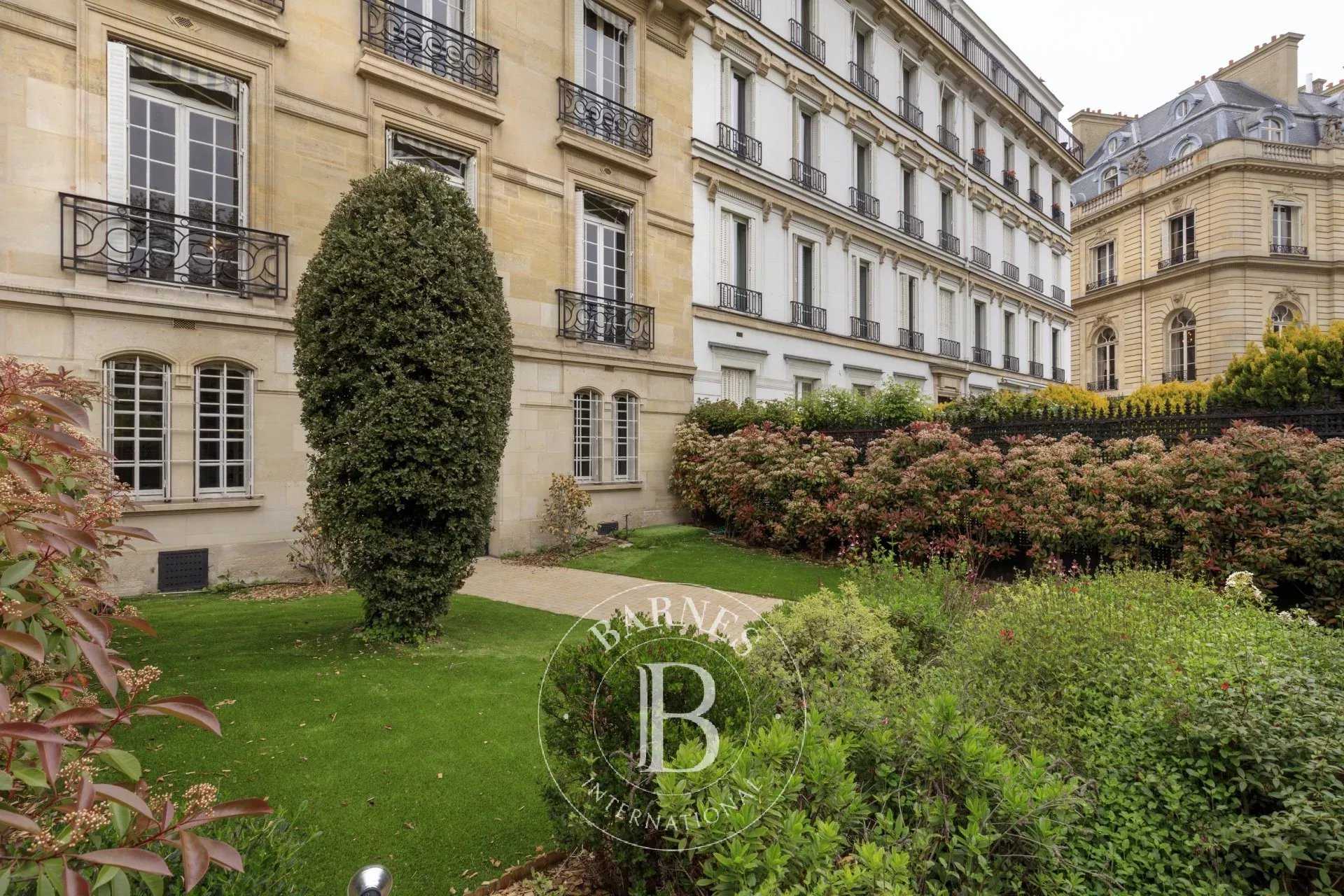 Mansion Paris 75016