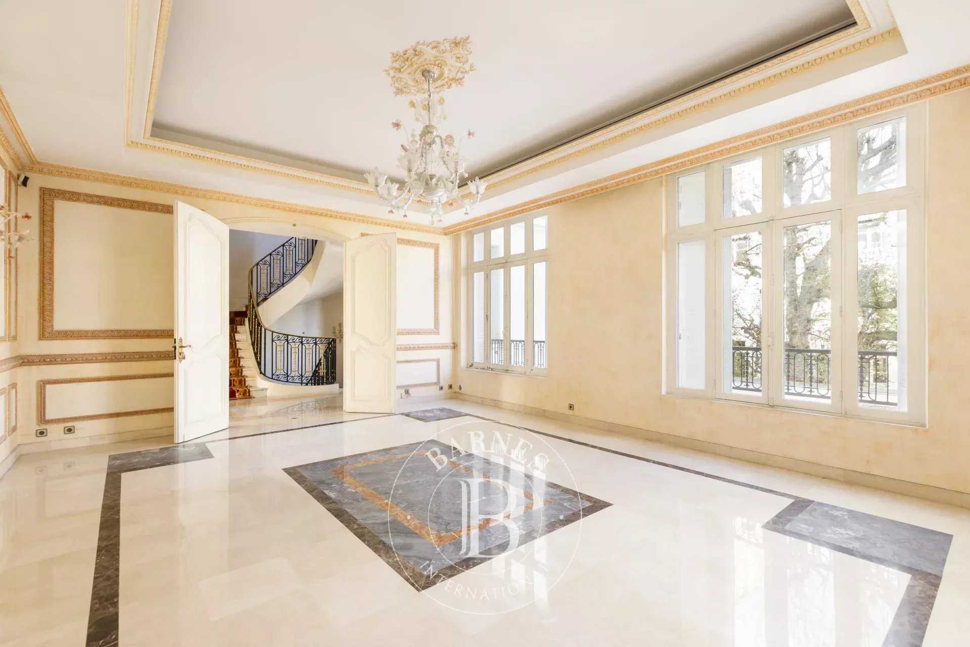 Neuilly-sur-Seine  - Mansion 